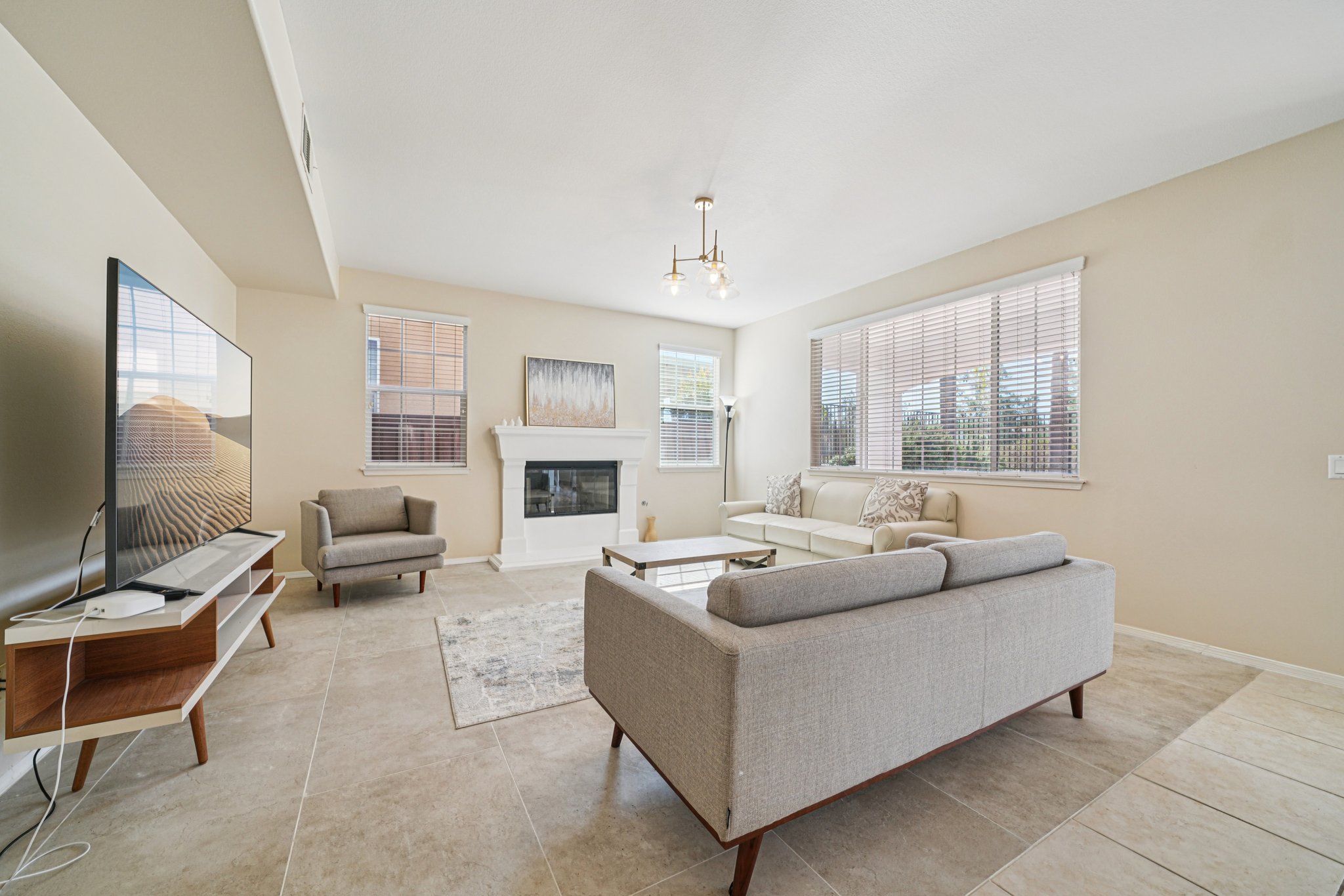 Tiburcio Dr-S0611-014.jpg