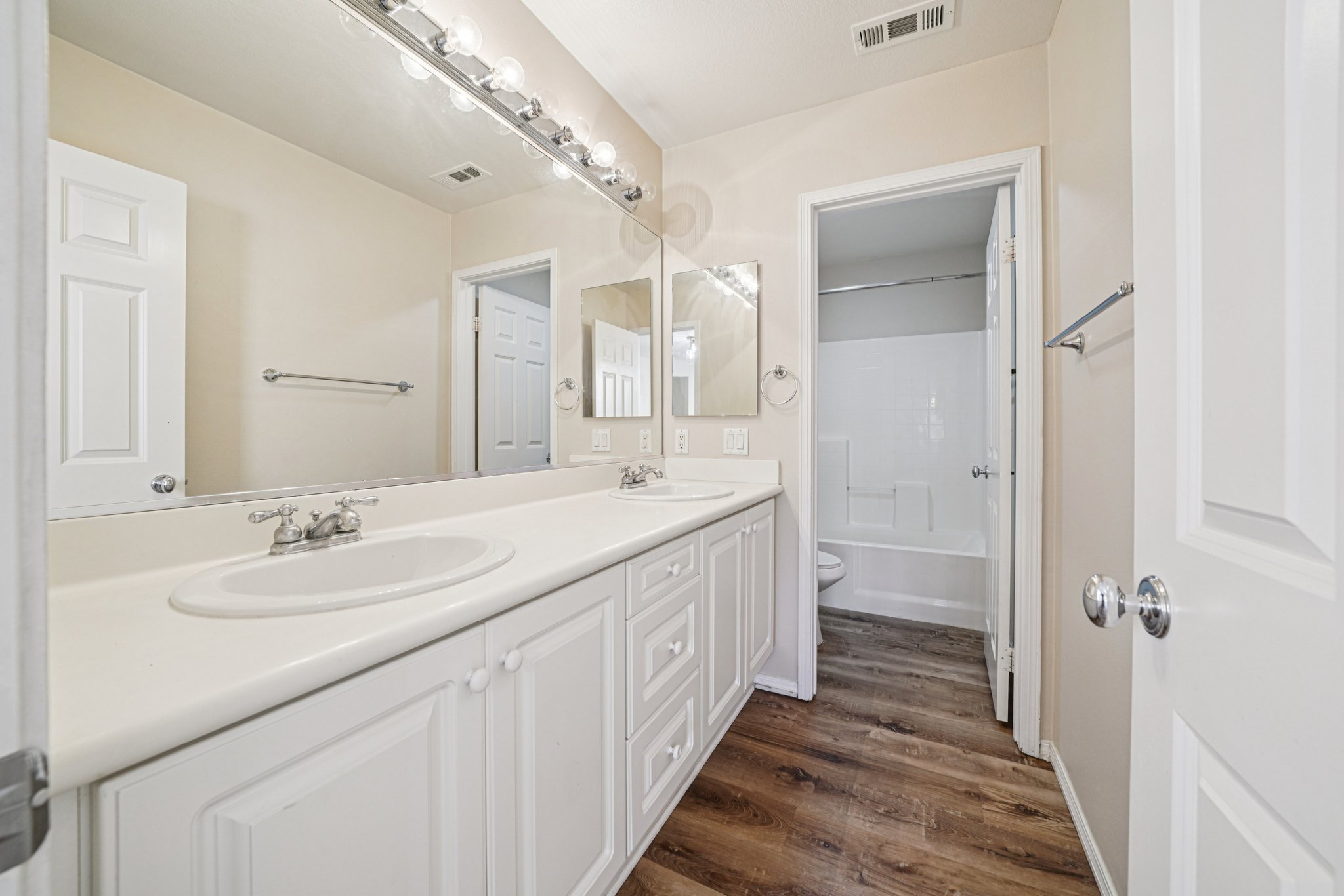 Tiburcio Dr-S0611-049.jpg