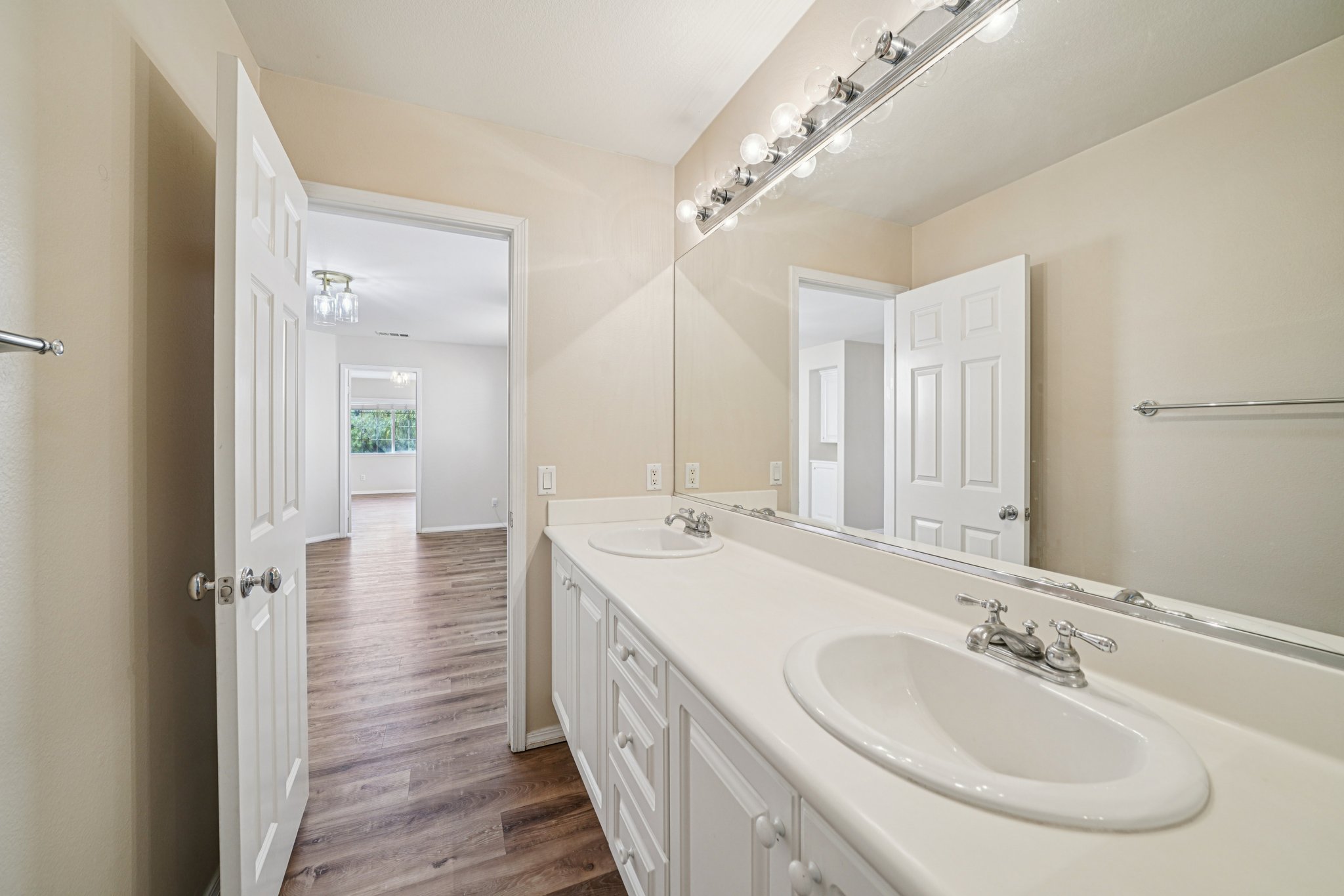 Tiburcio Dr-S0611-051.jpg