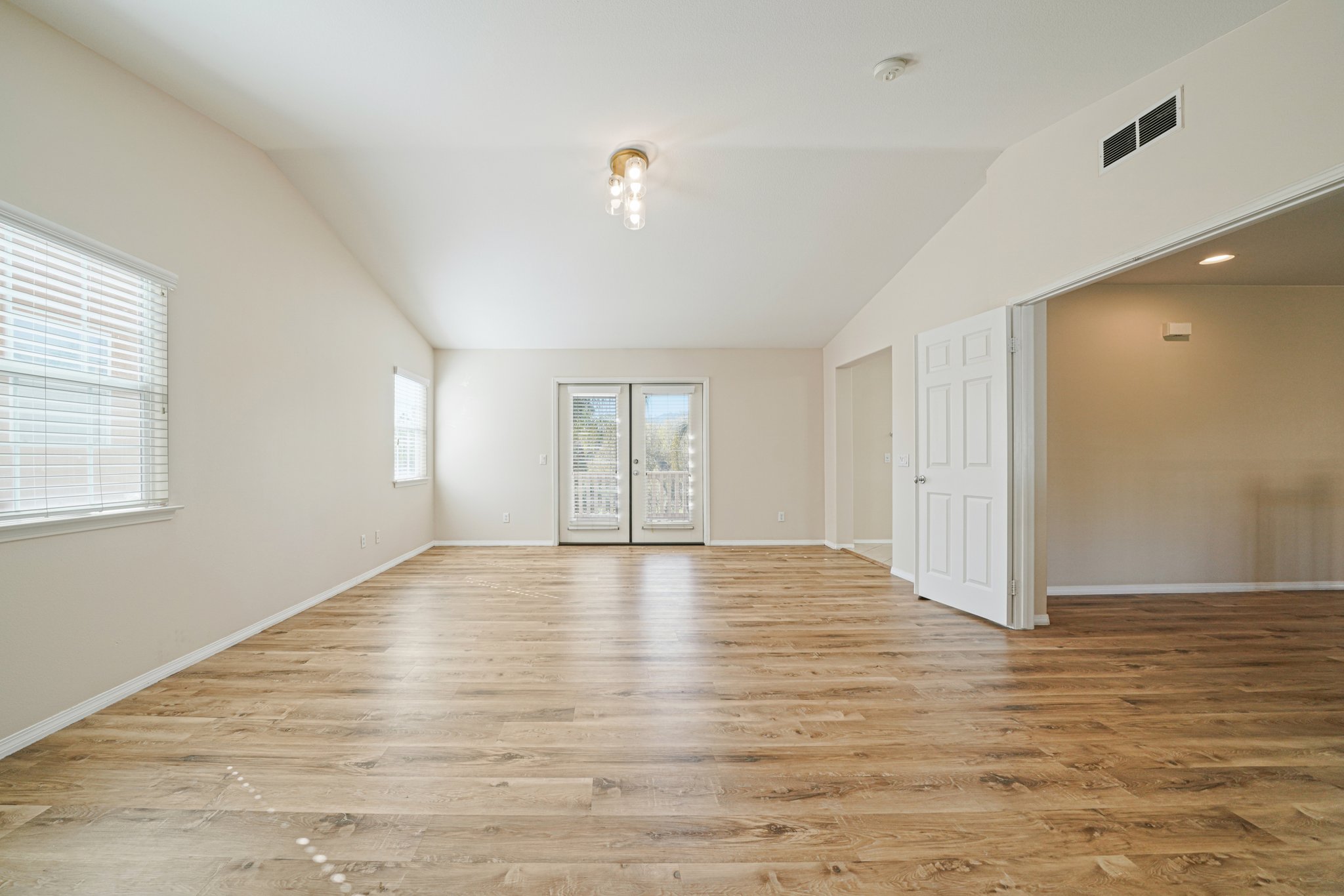 Tiburcio Dr-S0611-054.jpg