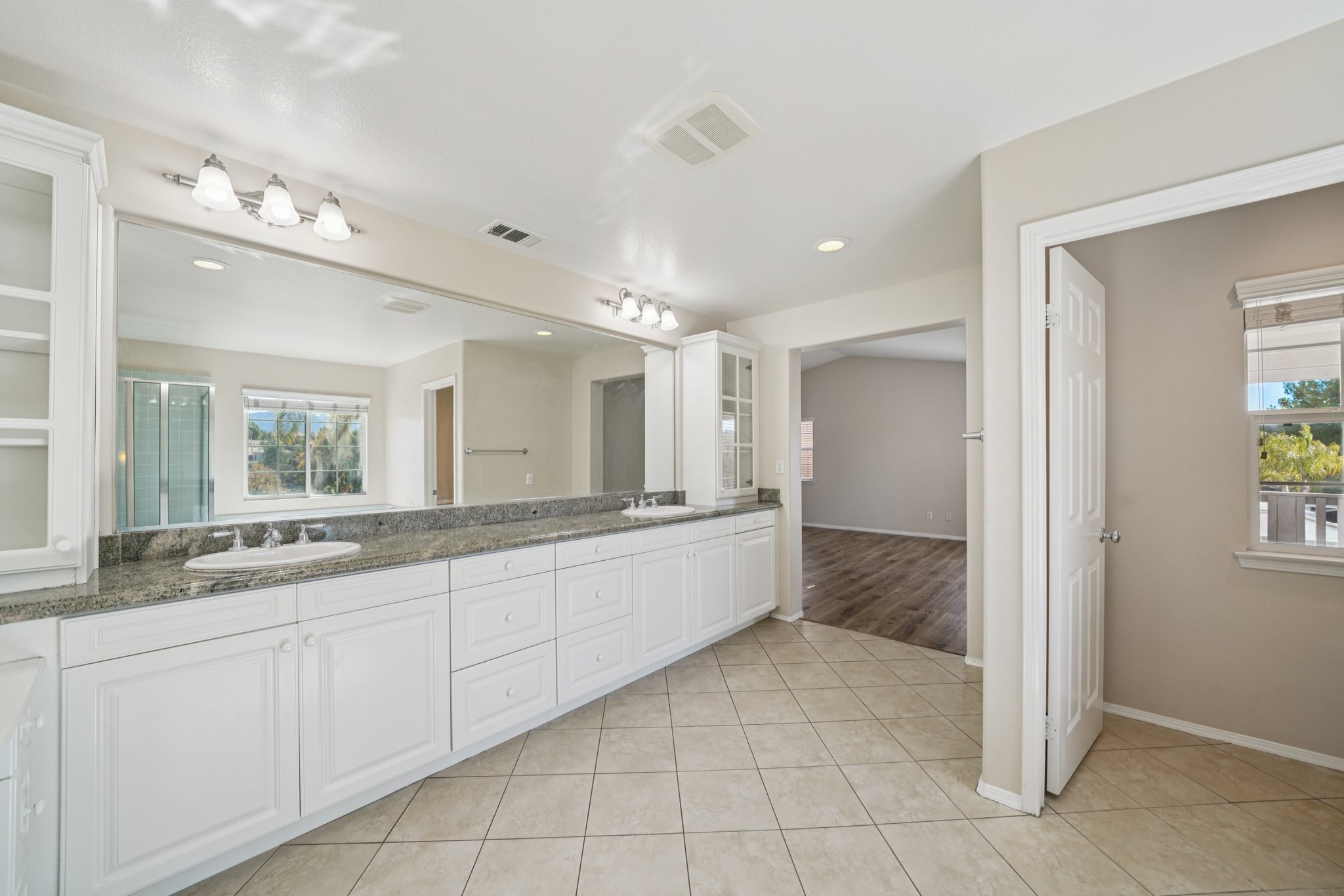 Tiburcio Dr-S0911-1-005.jpg