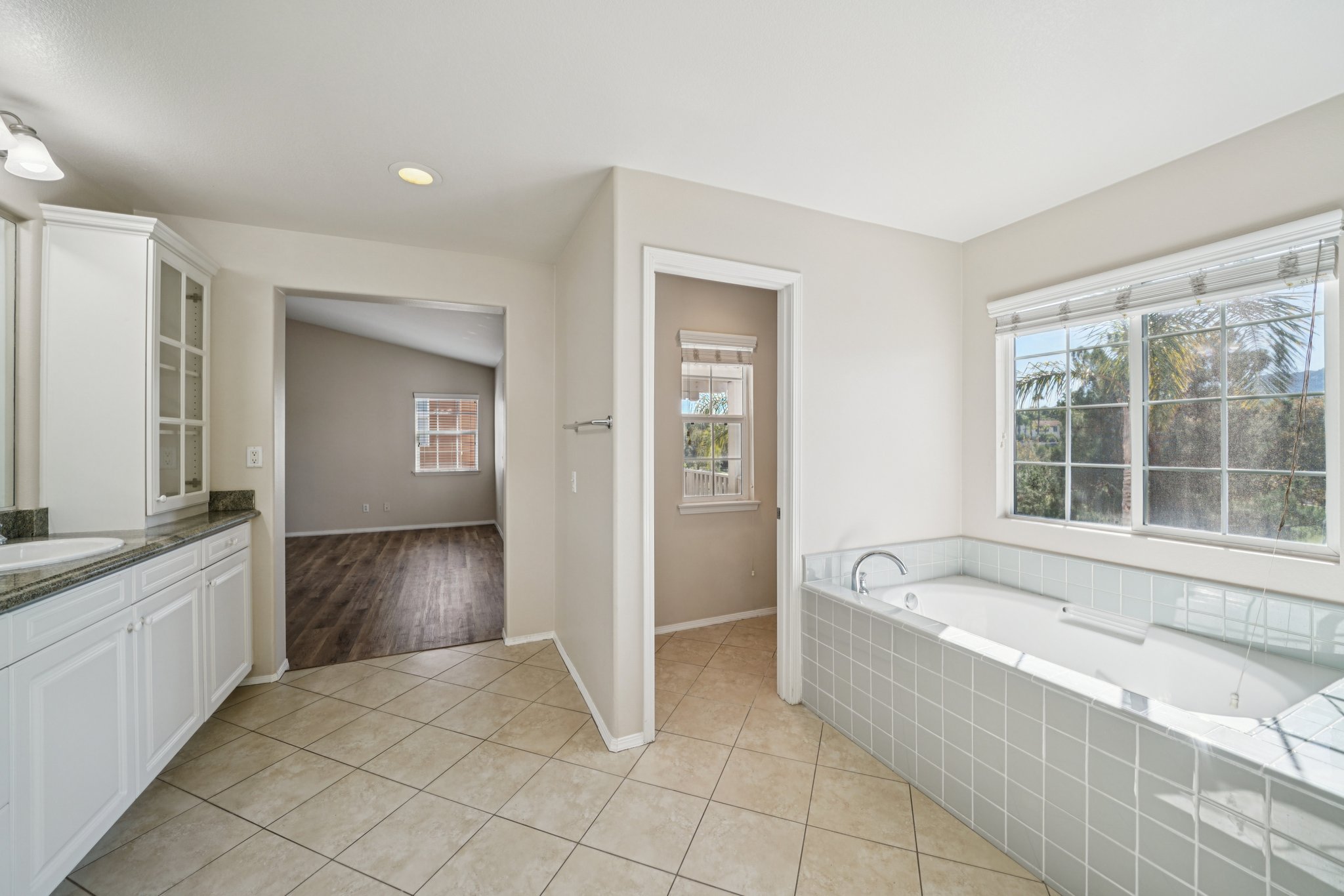 Tiburcio Dr-S0911-1-006.jpg