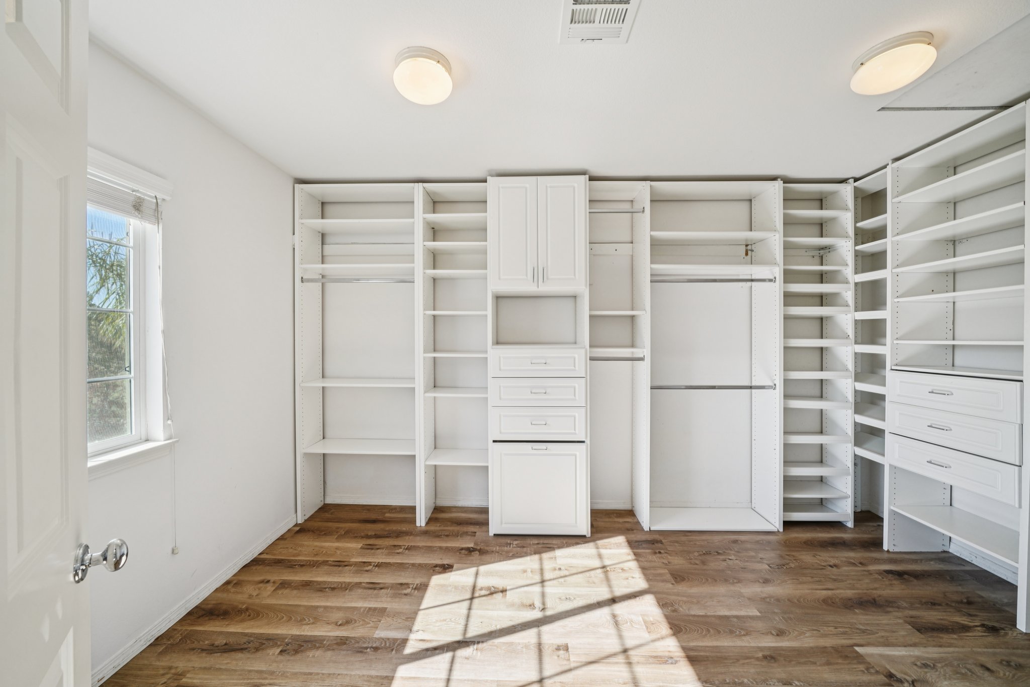 Tiburcio Dr-S0911-1-010.jpg