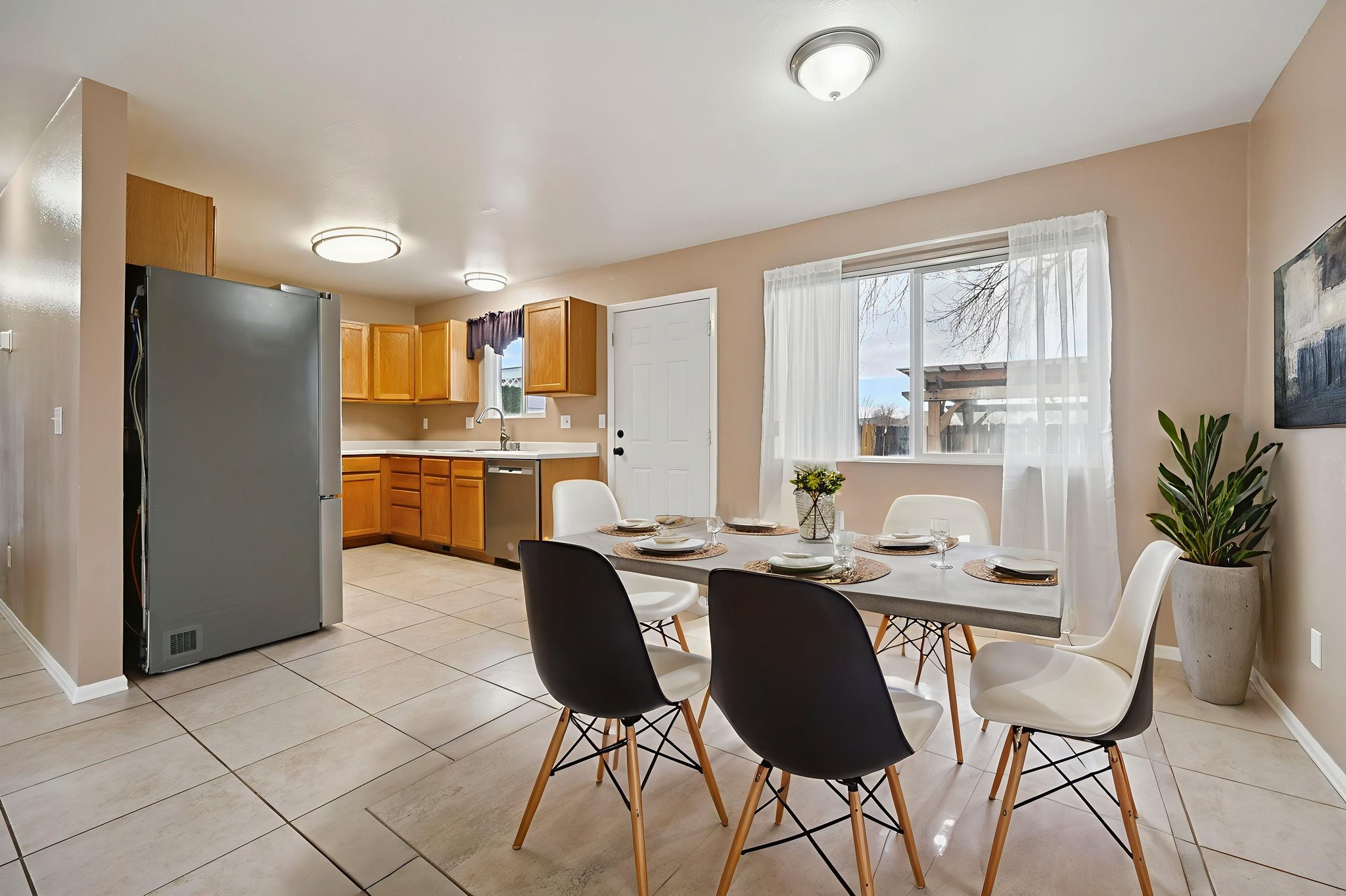 _DSC5752 virtually staged.jpeg