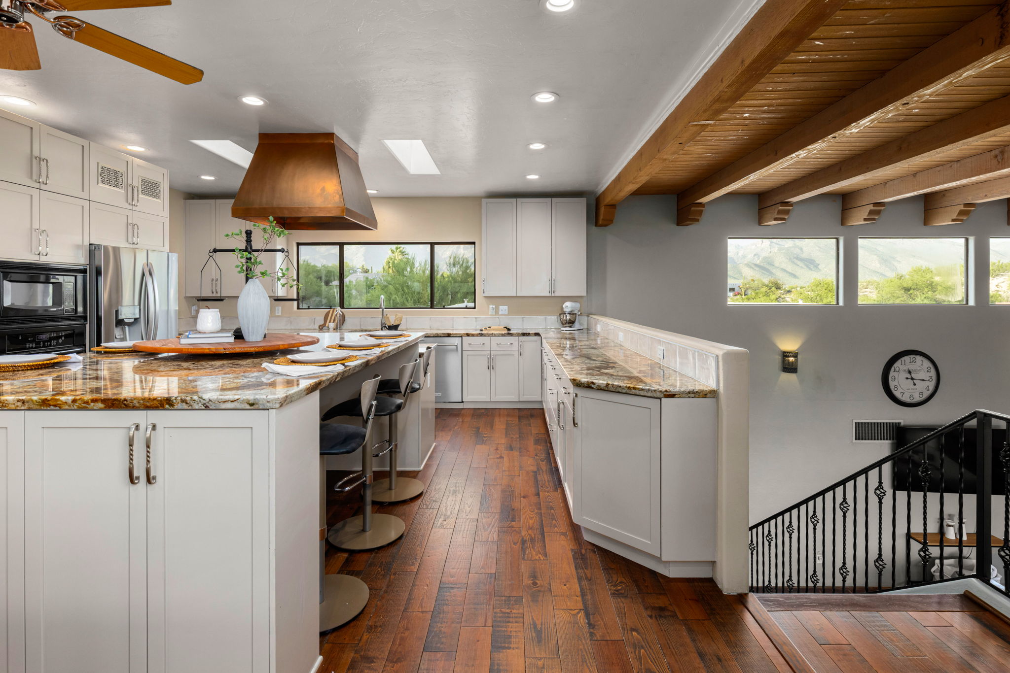 Kitchen/staircase down to Family Room