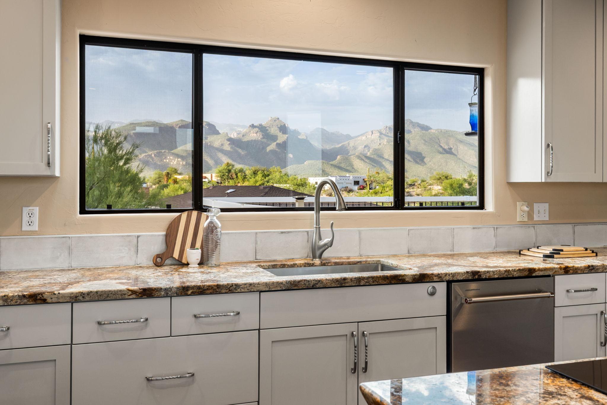 Panoramic Catalina Mountain Views