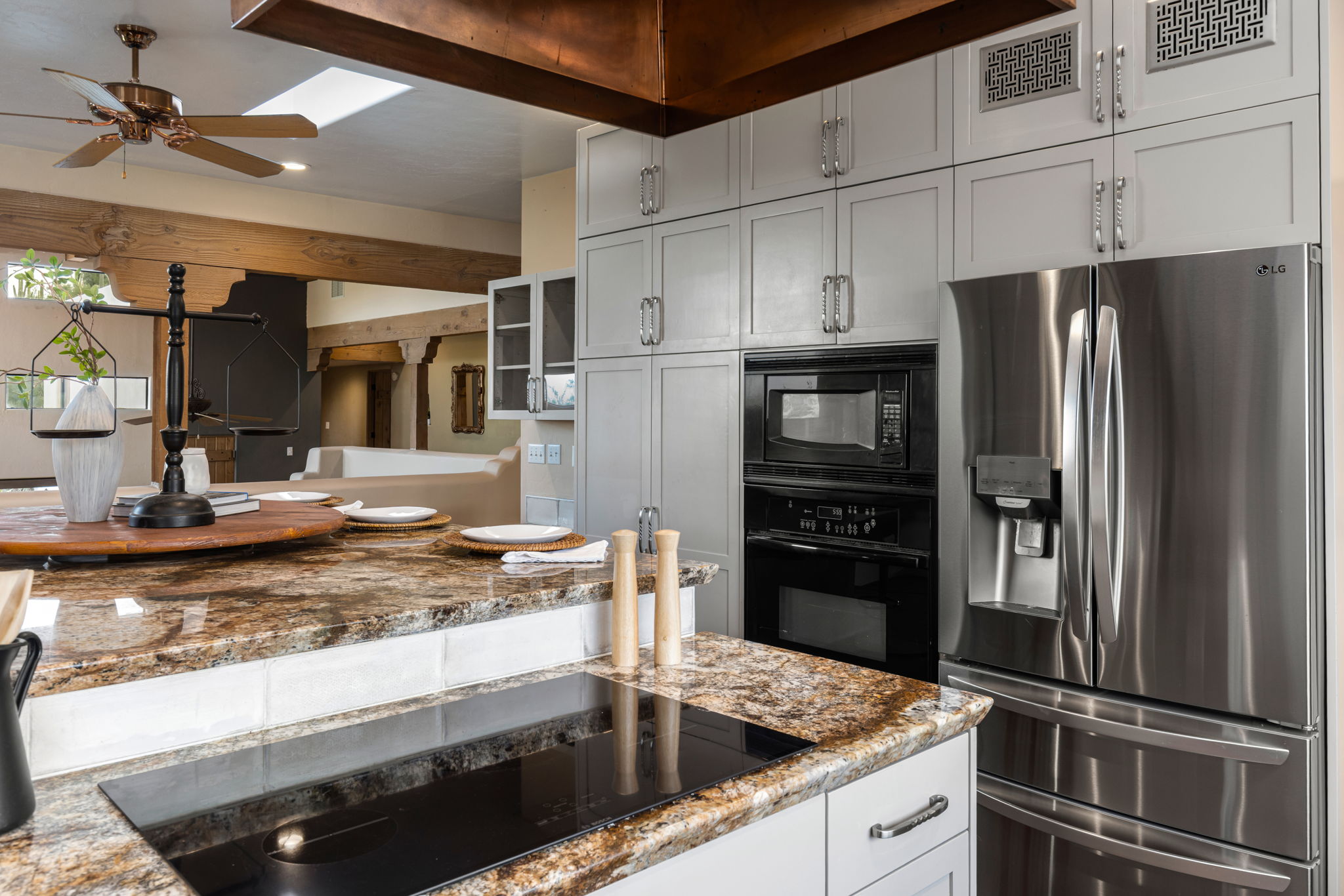 Kitchen/ Induction cooktop