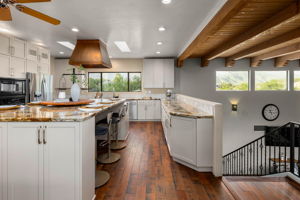 Kitchen/staircase down to Family Room