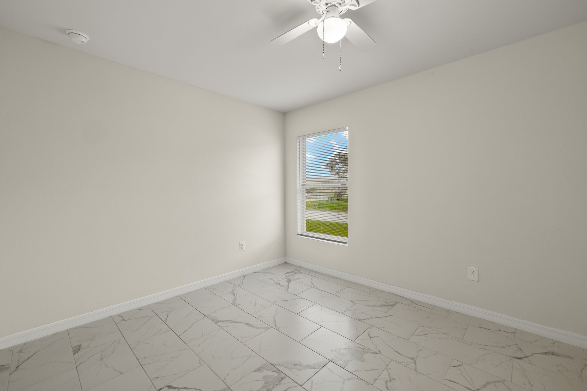 Guest Bedroom 4.jpg