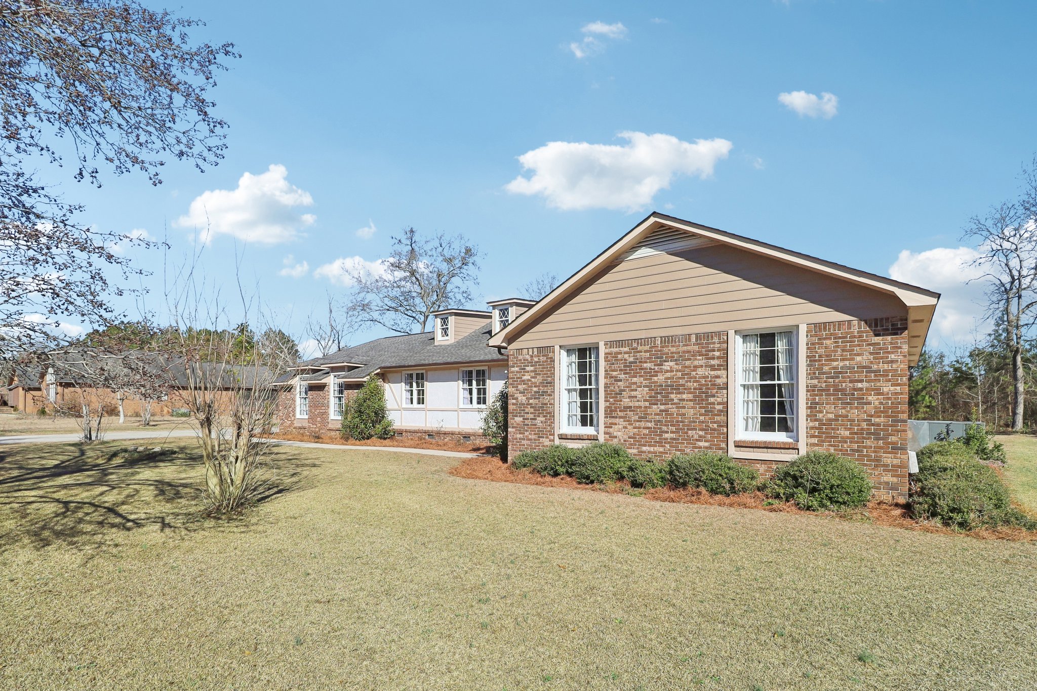 Woodberry Dr NE-S1701-003.jpg