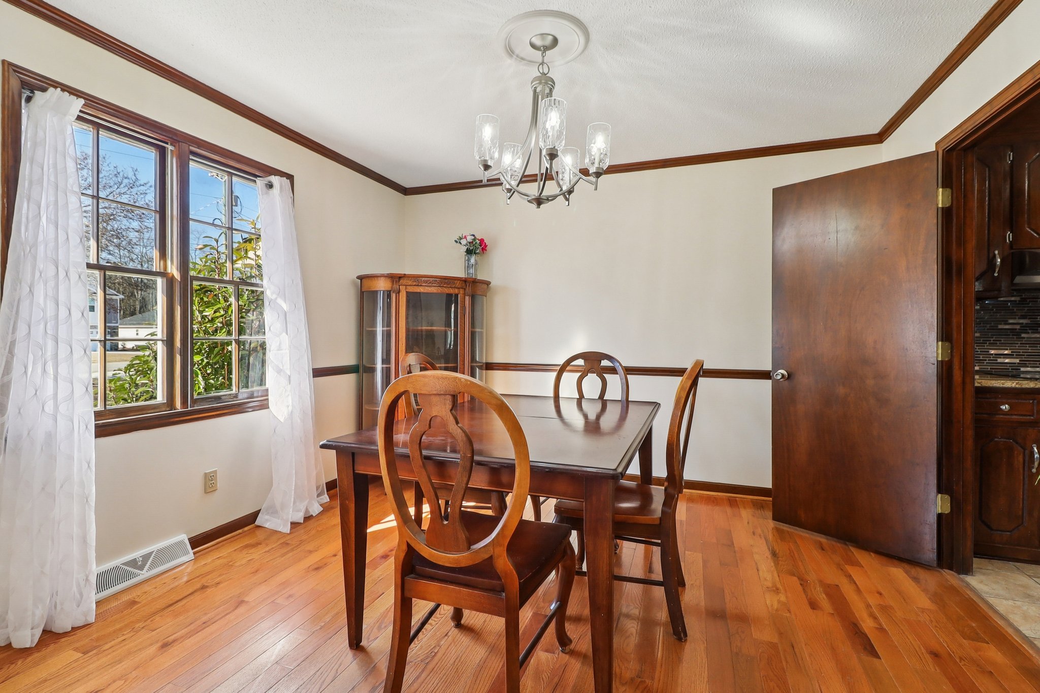 Woodberry Dr NE-S1701-016.jpg