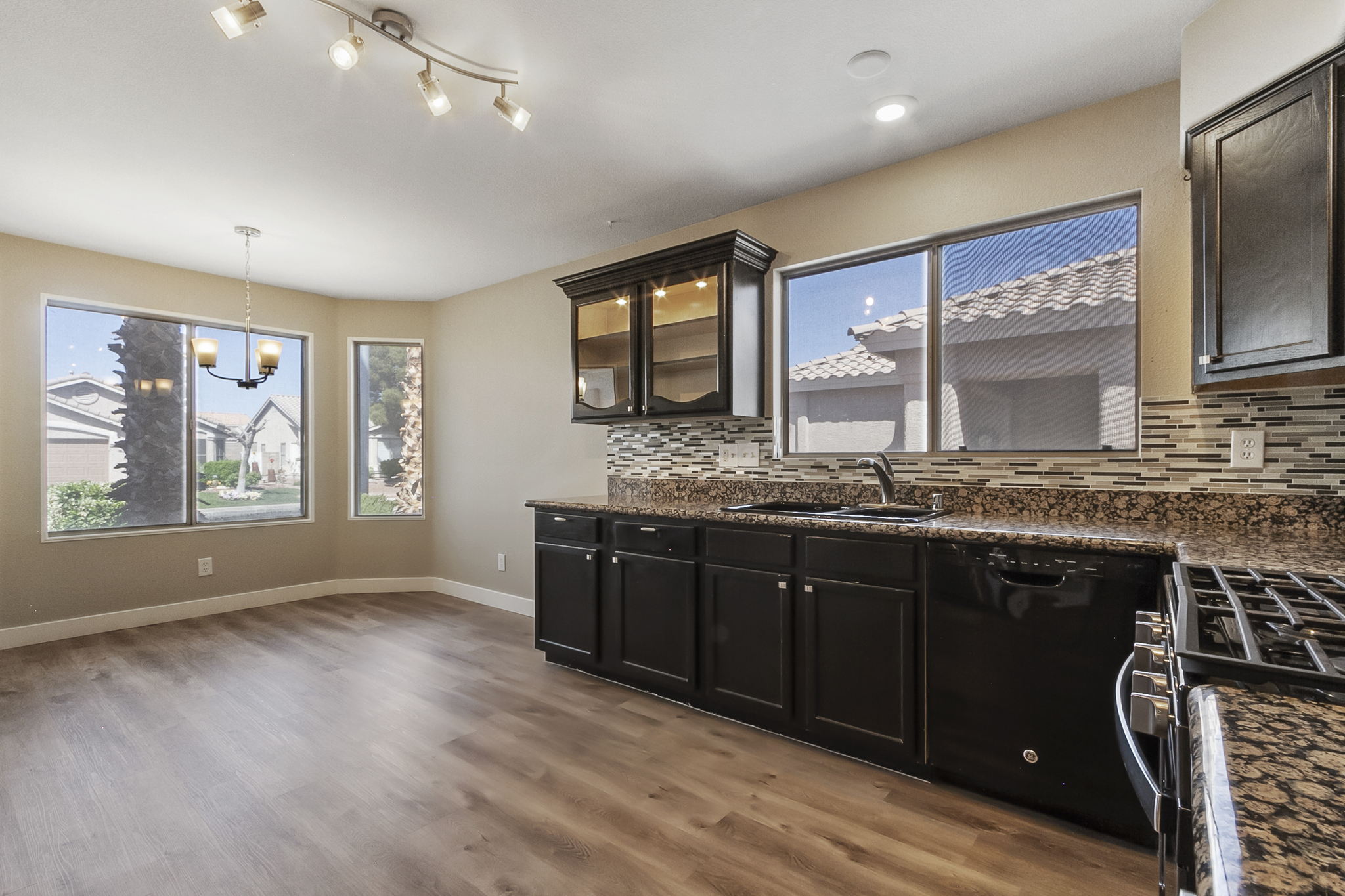 4540 Possum Berry Ln, North Las Vegas, NV 89081, USA Photo 10