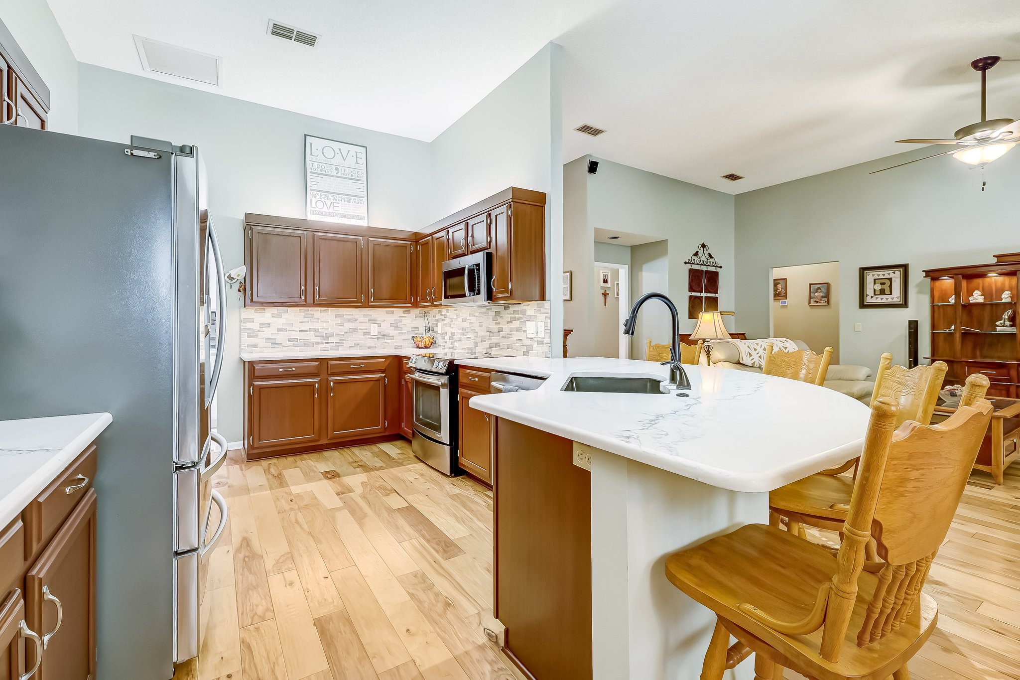 Kitchen/Breakfast Bar