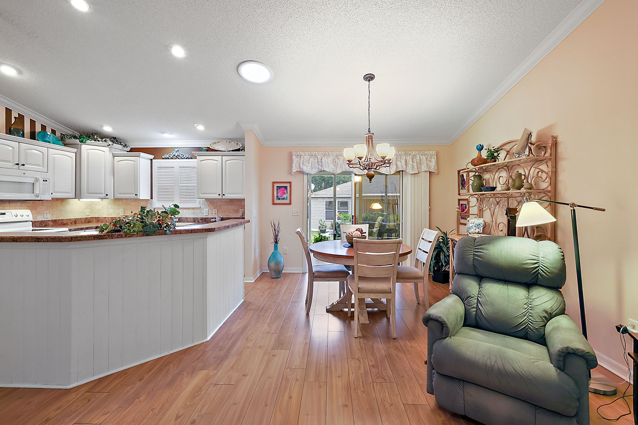 Dining/Kitchen