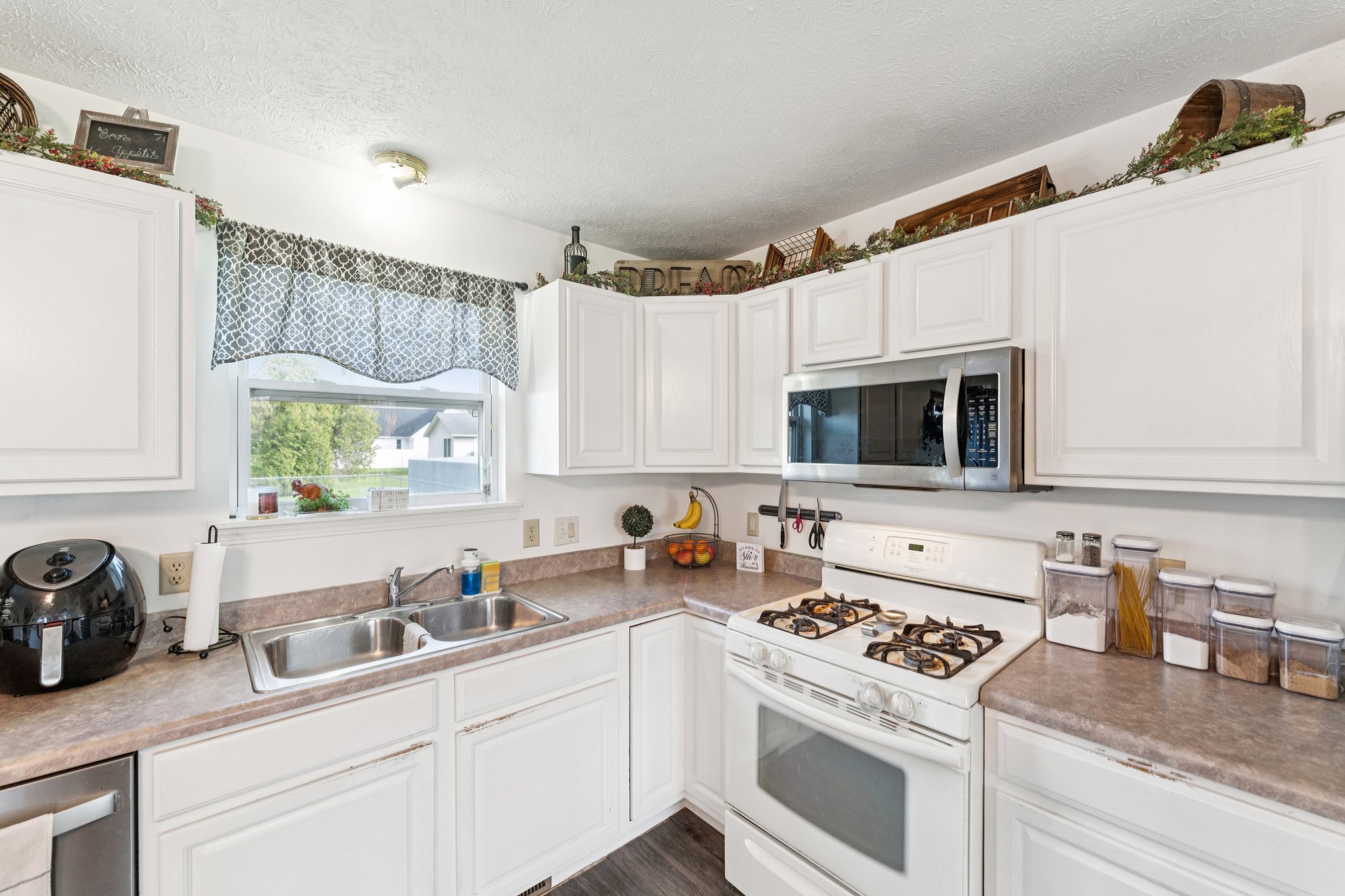 Mill Pond Dr-S2803-018.jpg