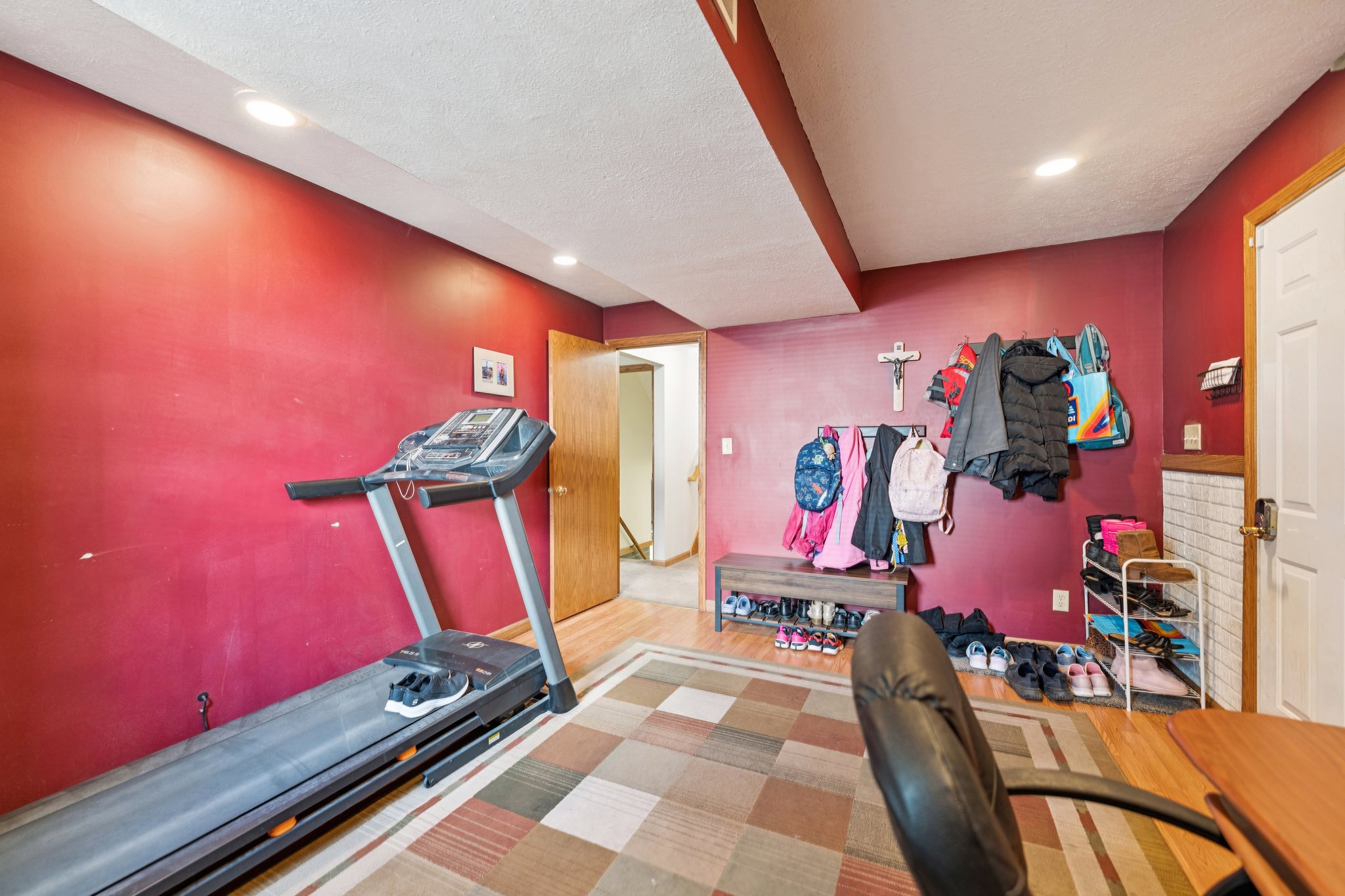 Mill Pond Dr-S2803-043.jpg