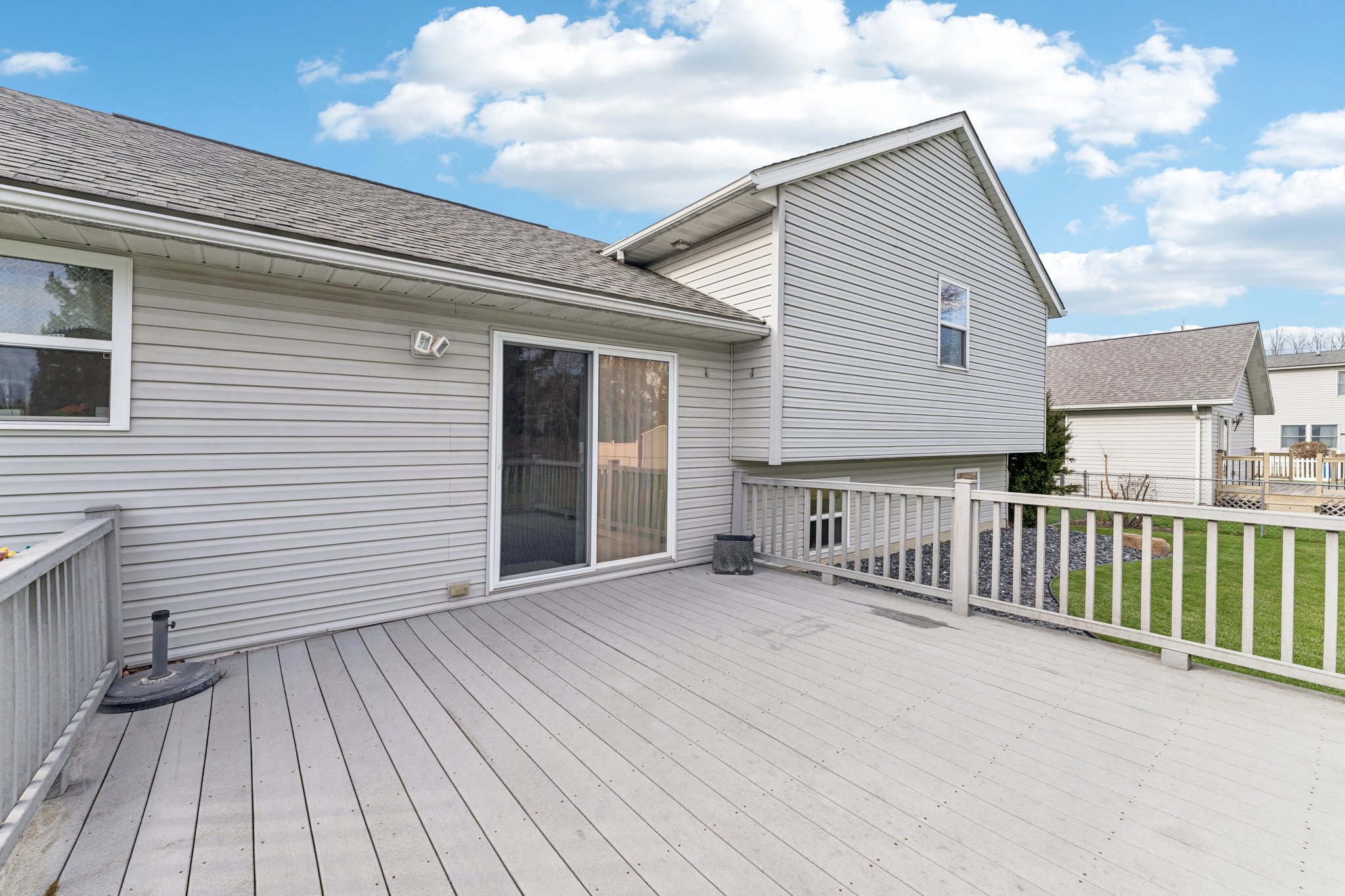 Mill Pond Dr-S2803-047.jpg