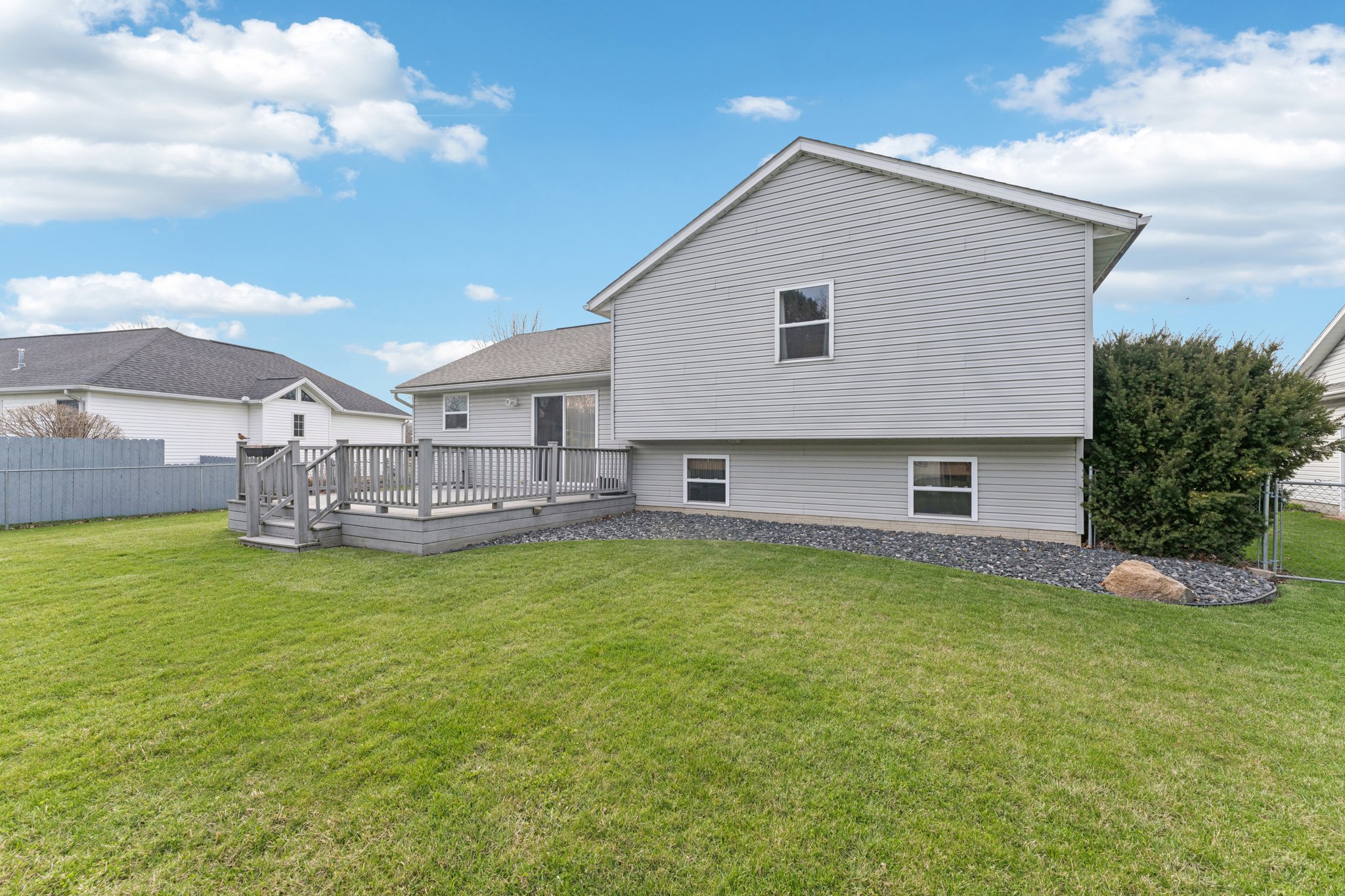 Mill Pond Dr-S2803-052.jpg