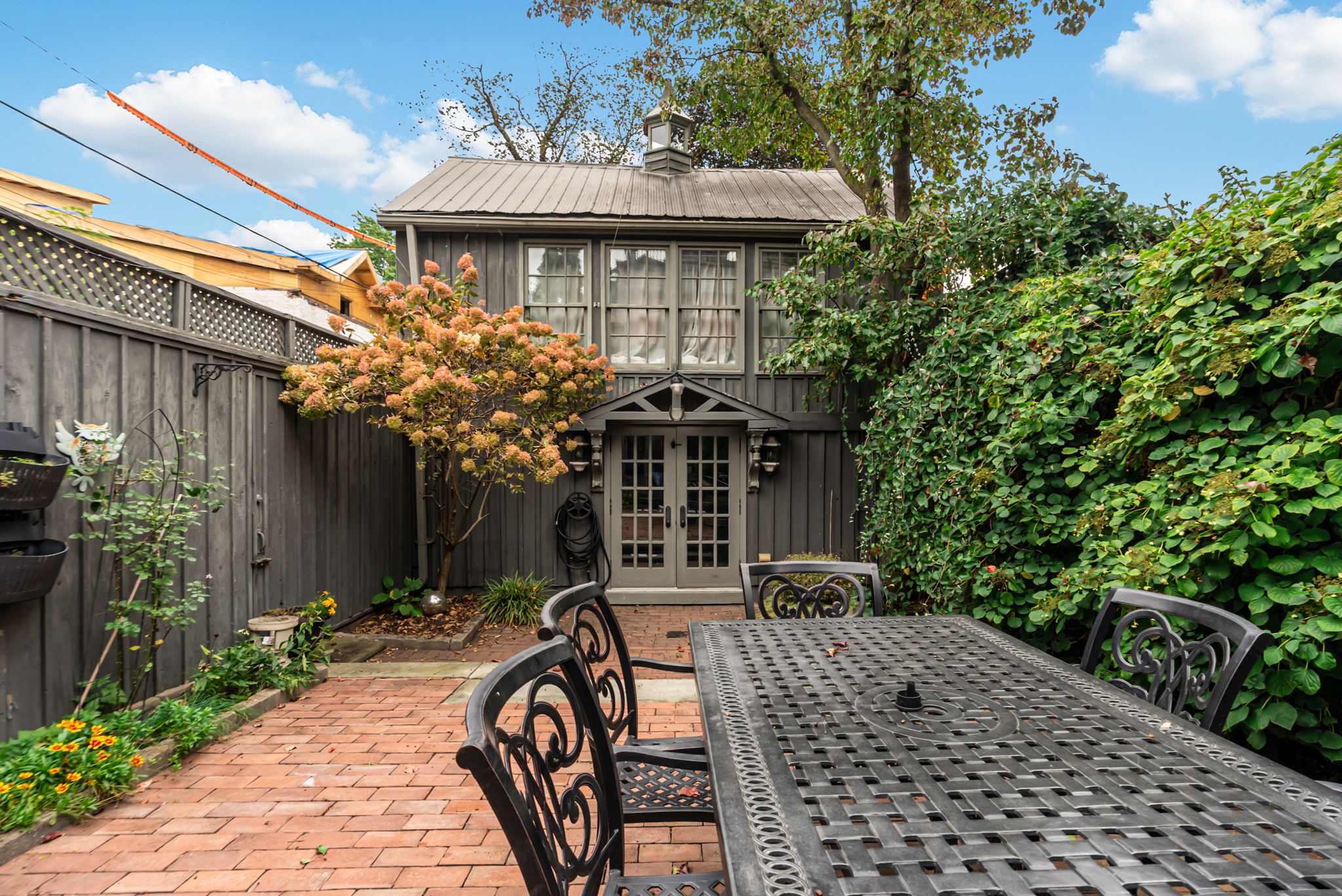  Photo 89