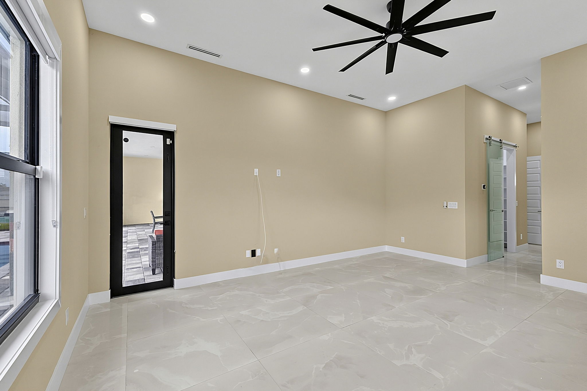  Photo 53