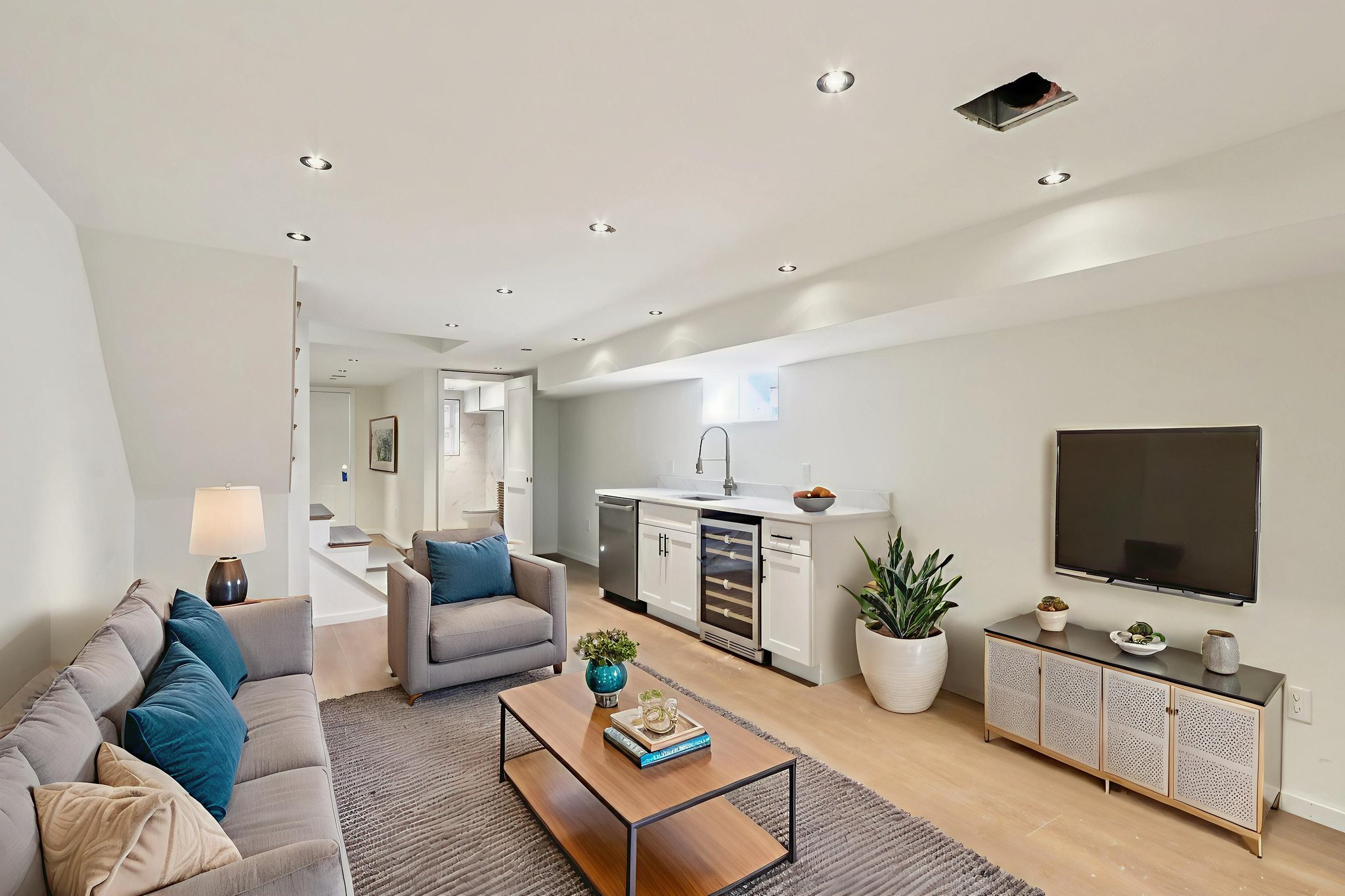 Summer St-L0912-032 virtually staged.jpeg