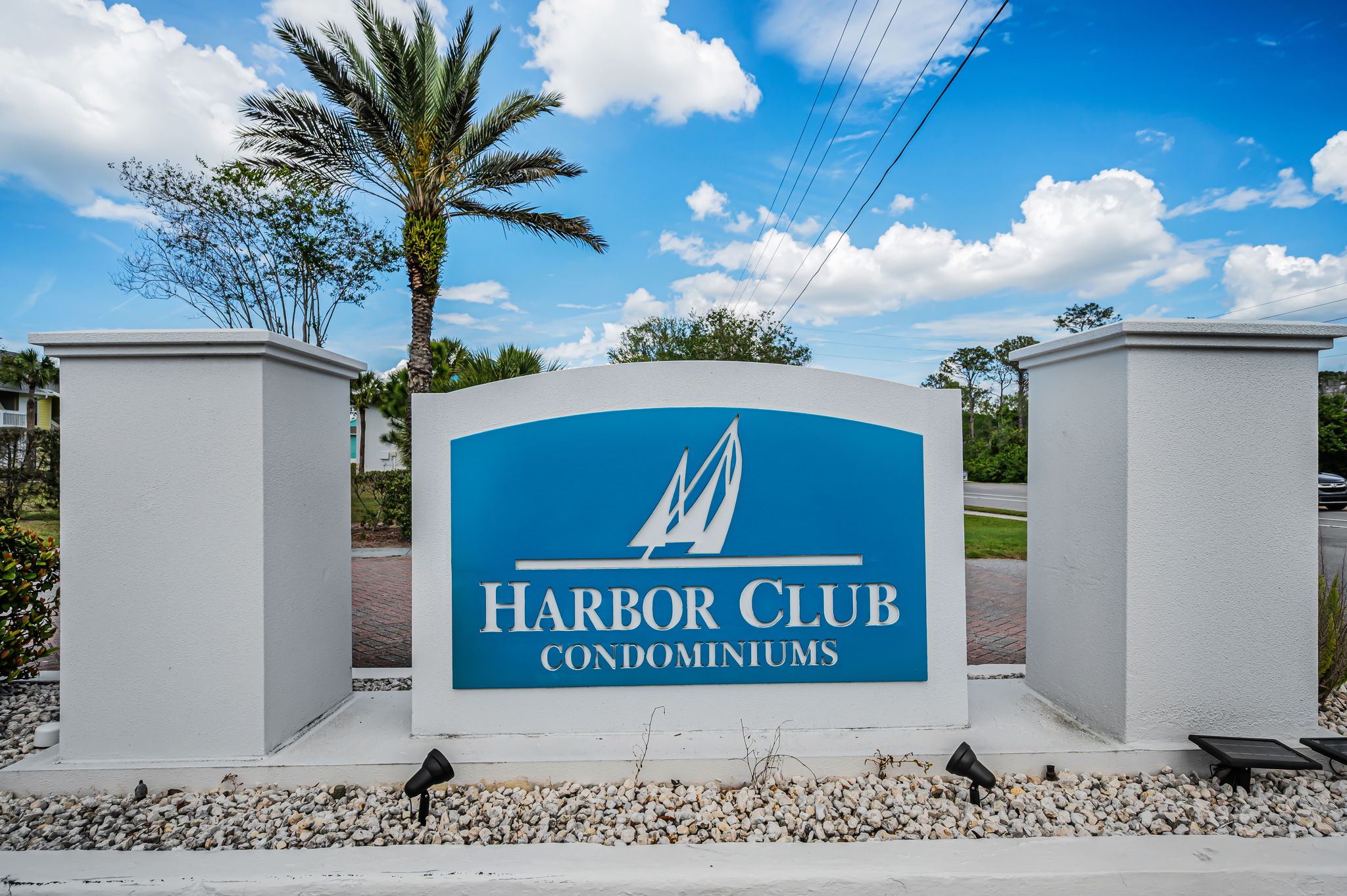 Harbor Club Entry2