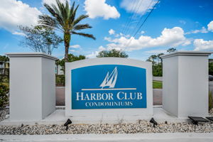 Harbor Club Entry2