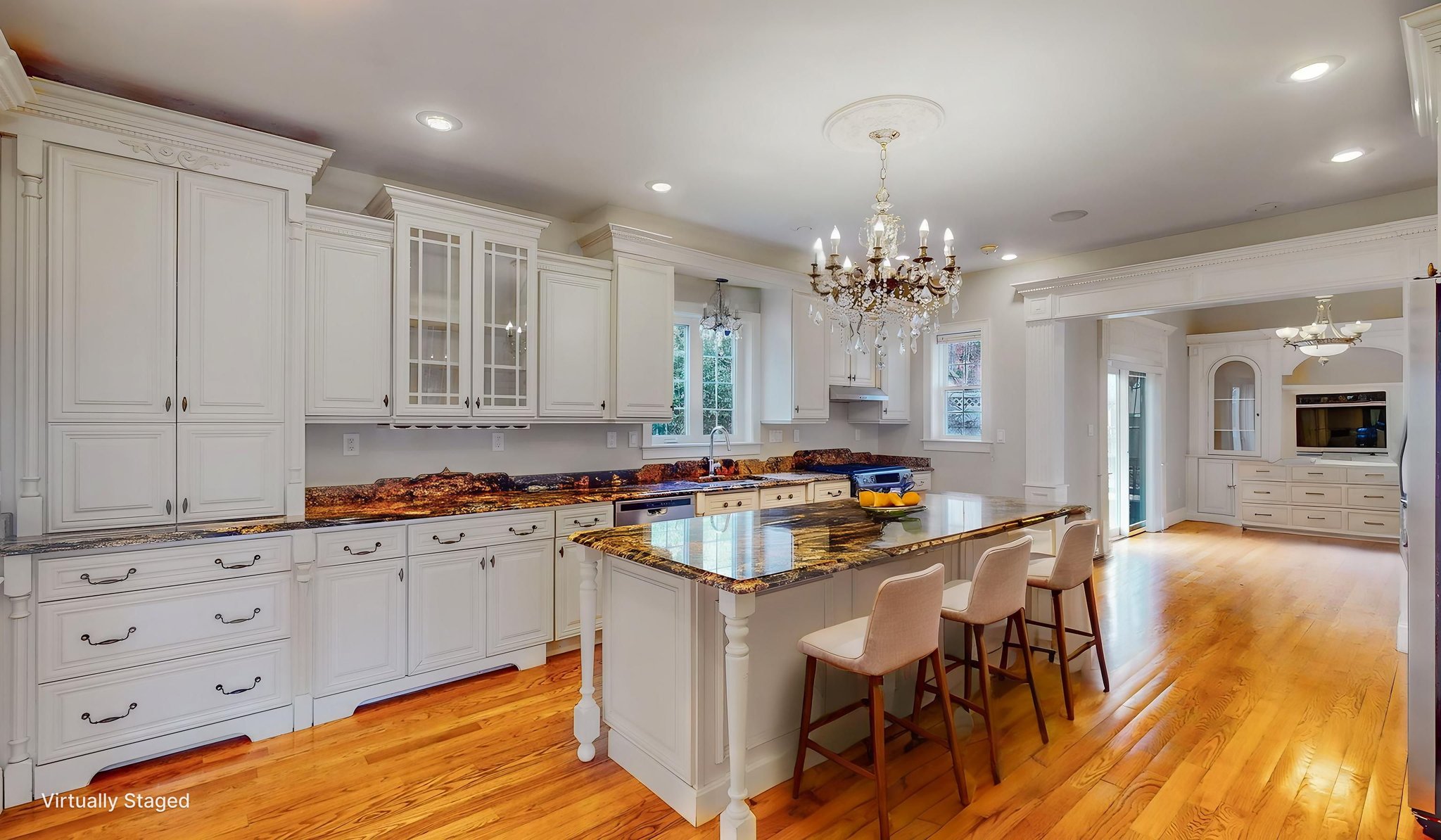 Photo-175054 virtually staged.jpeg