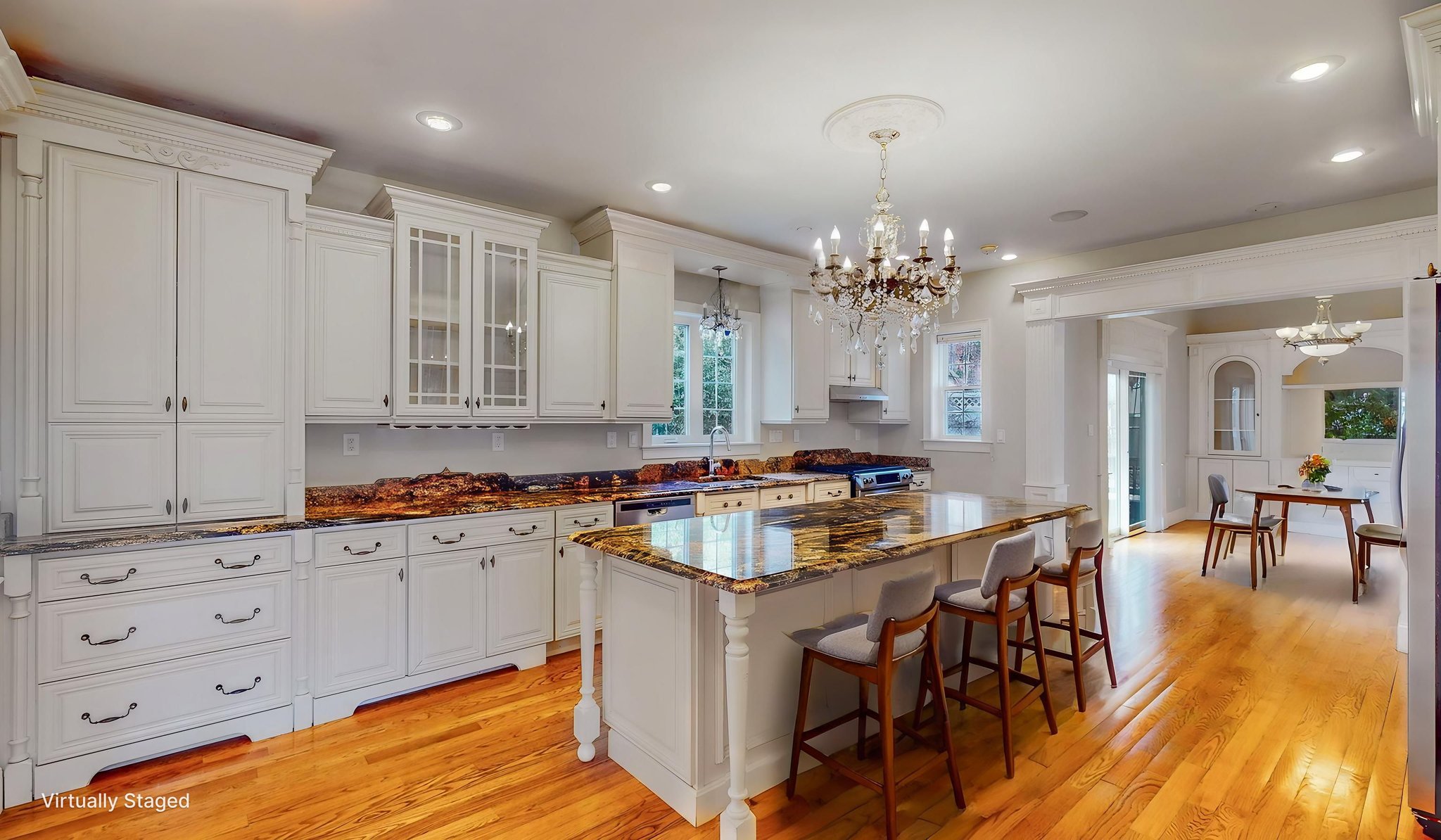 Photo-175054 virtually staged.jpeg