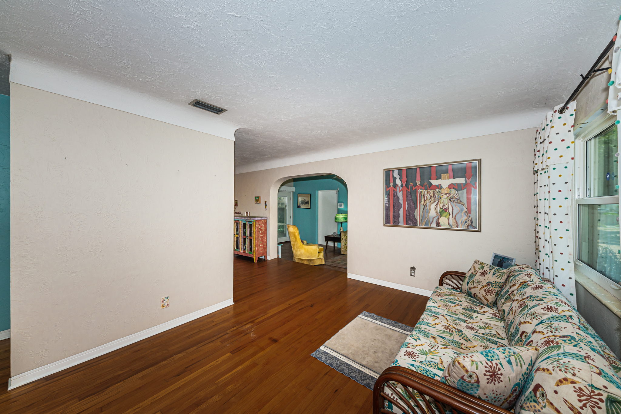 Living Room 2-2
