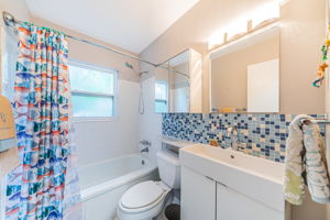 Bathroom 1a