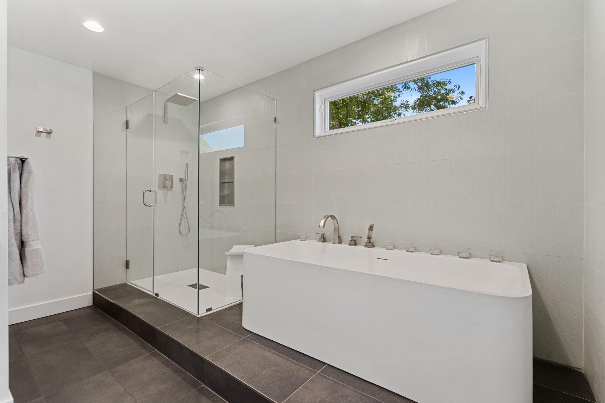 Modern elegance in a luxurious oasis