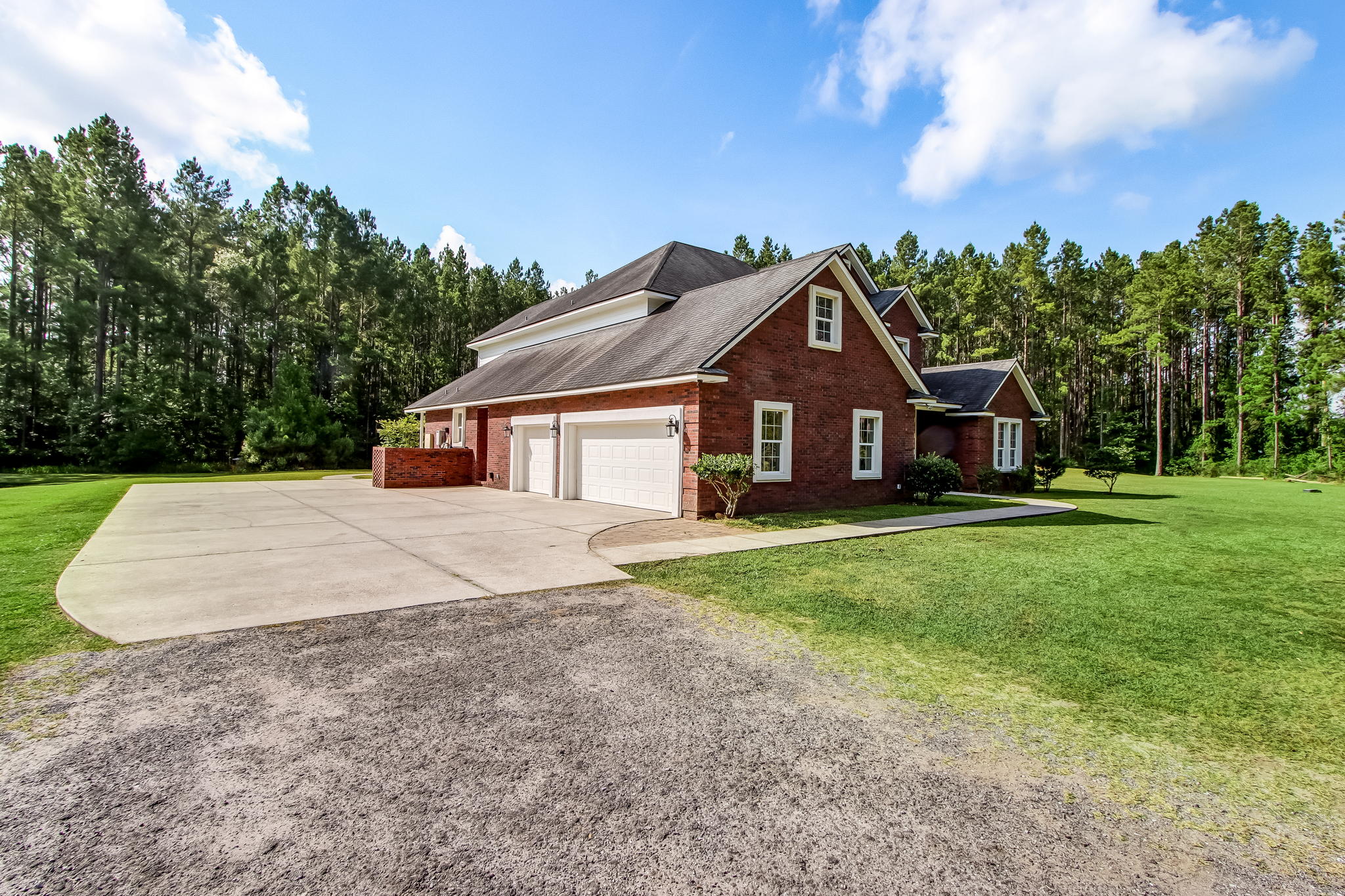 Driveway/Garage