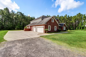 Driveway/Garage