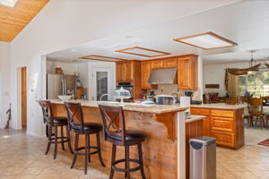 Kitchen/Breakfast Bar