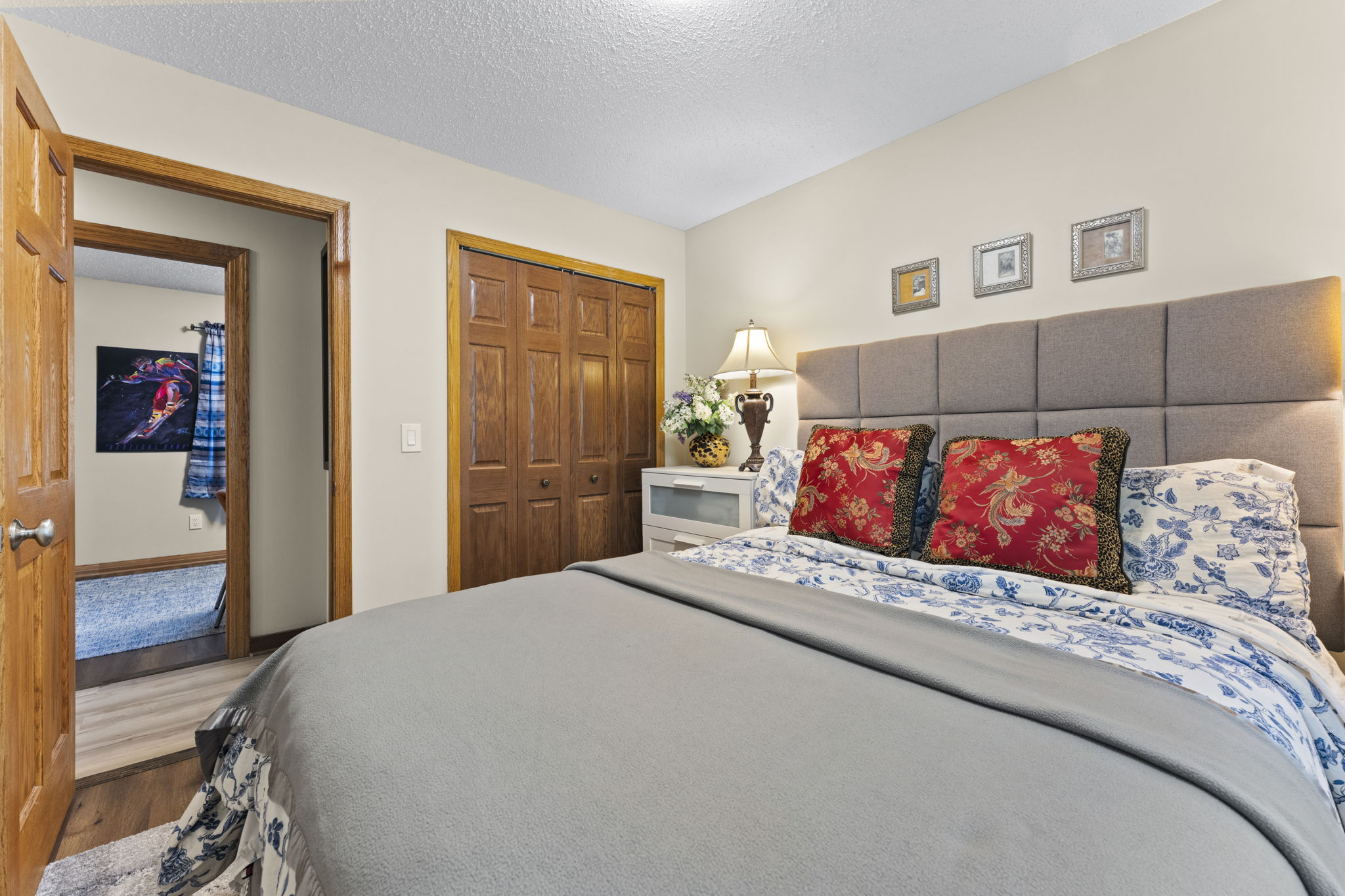  Photo 33