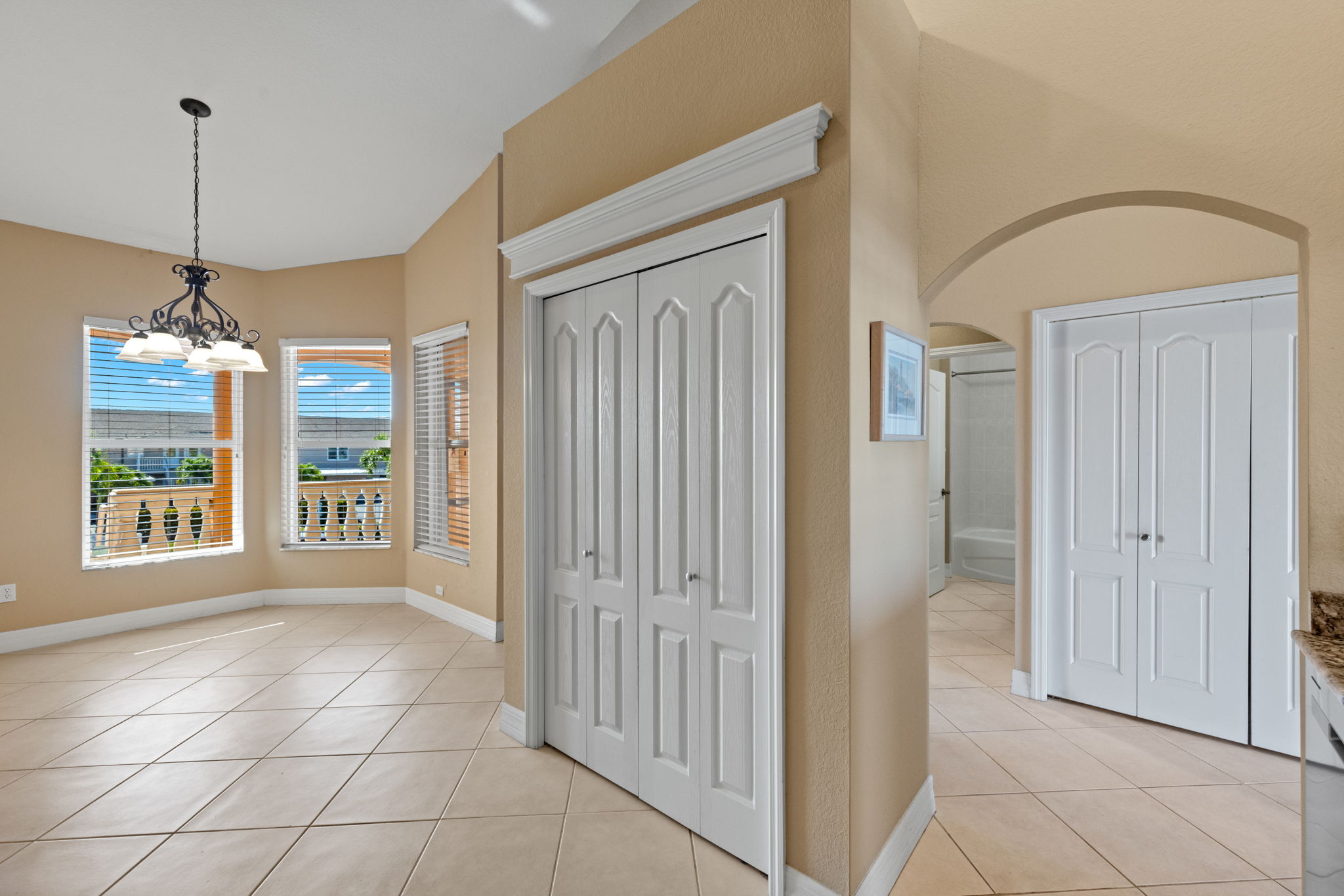 Breakfast Nook 1 of 3