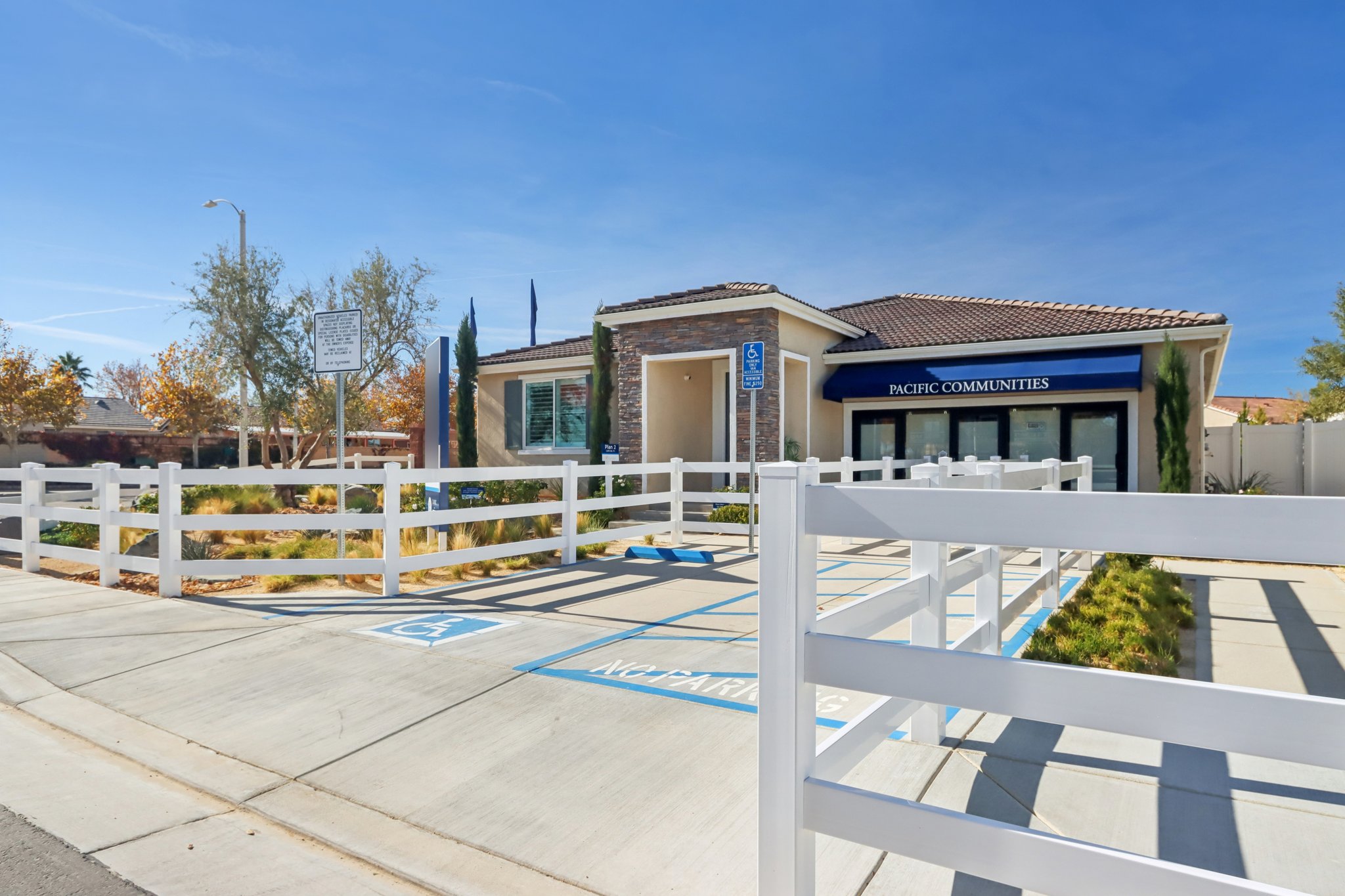 17th St E-S0212-002.jpg