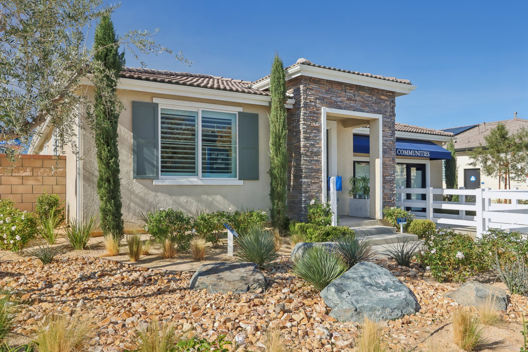 17th St E-S0212-003.jpg