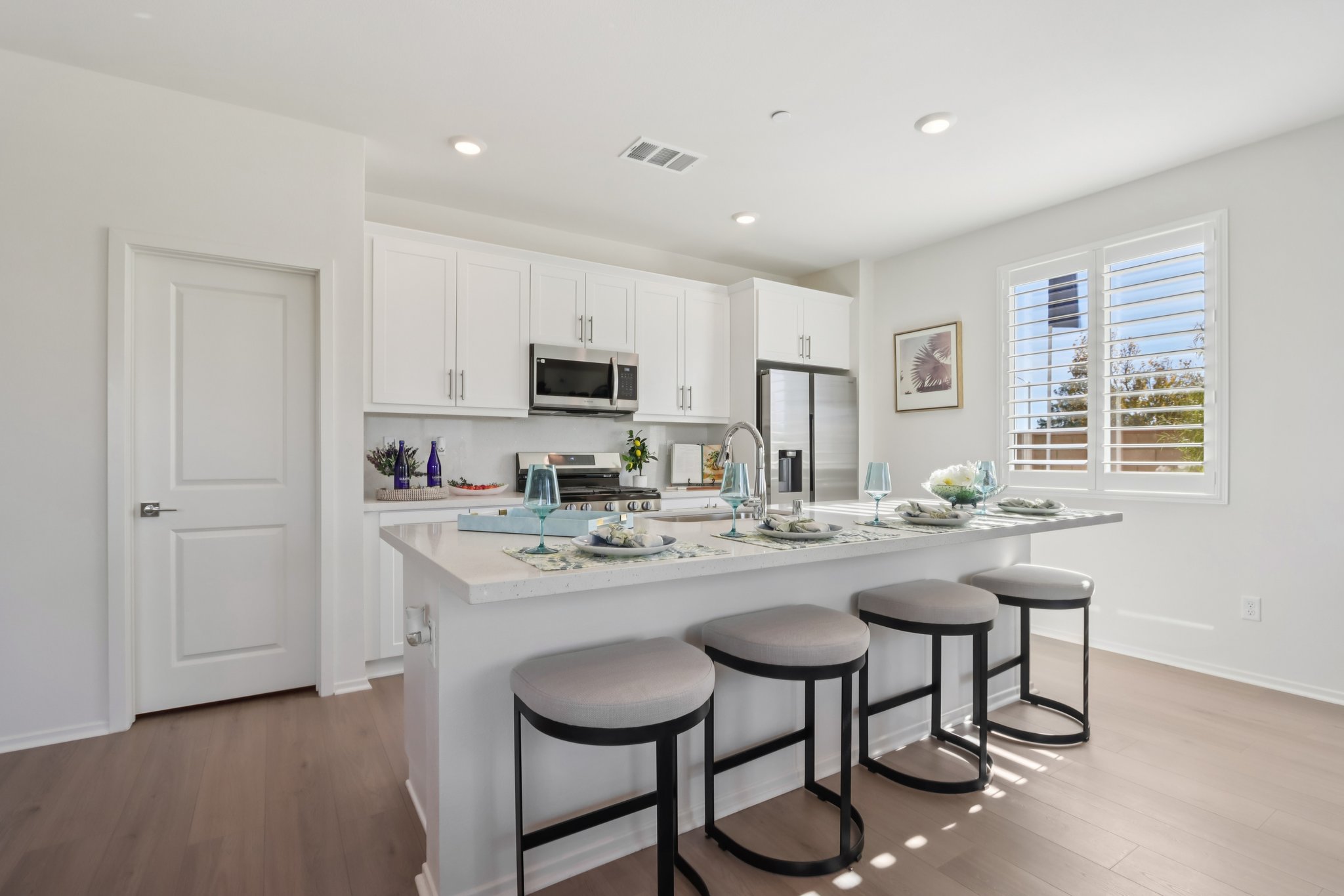 17th St E-S0212-010.jpg