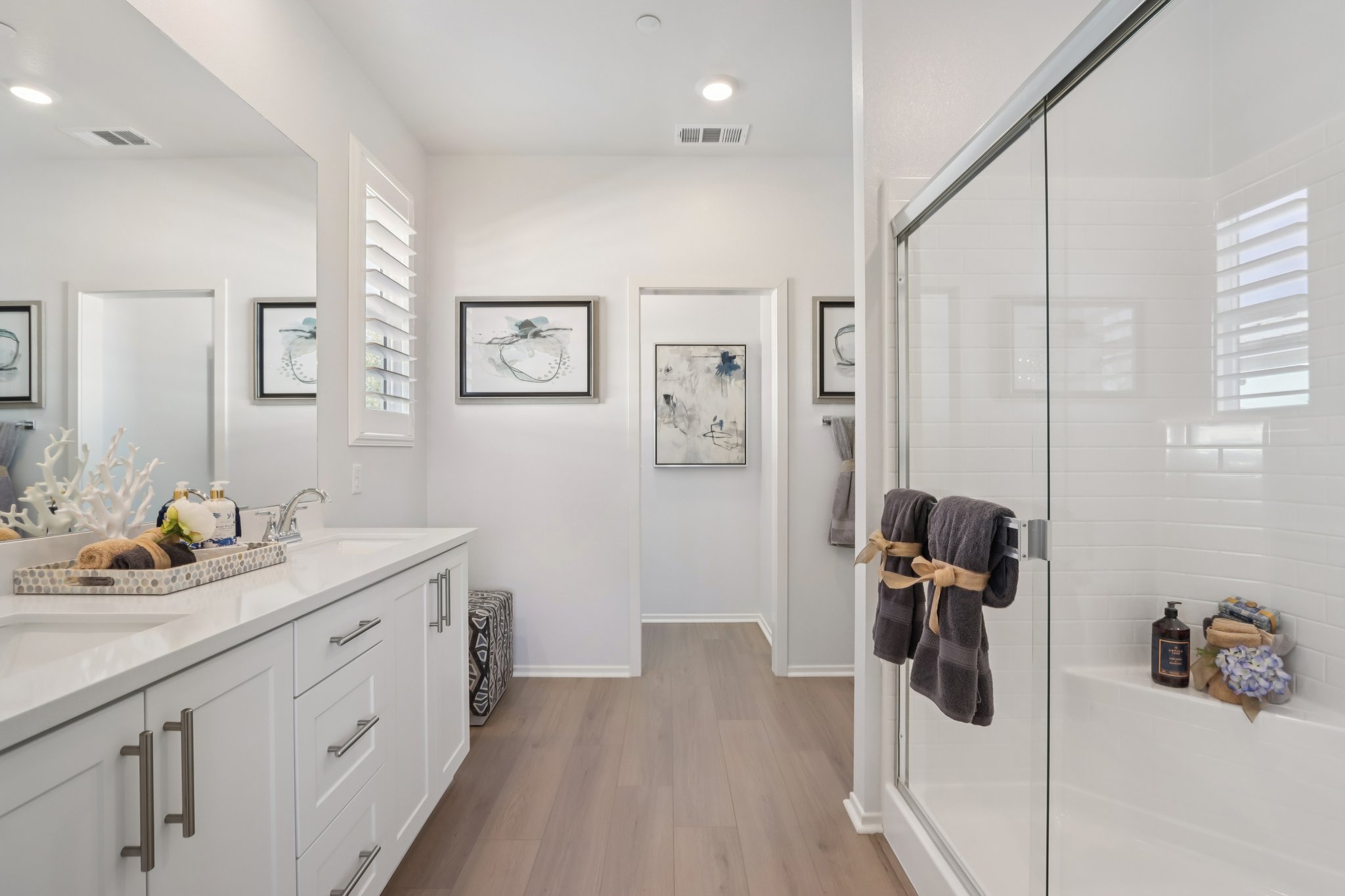 17th St E-S0212-021.jpg