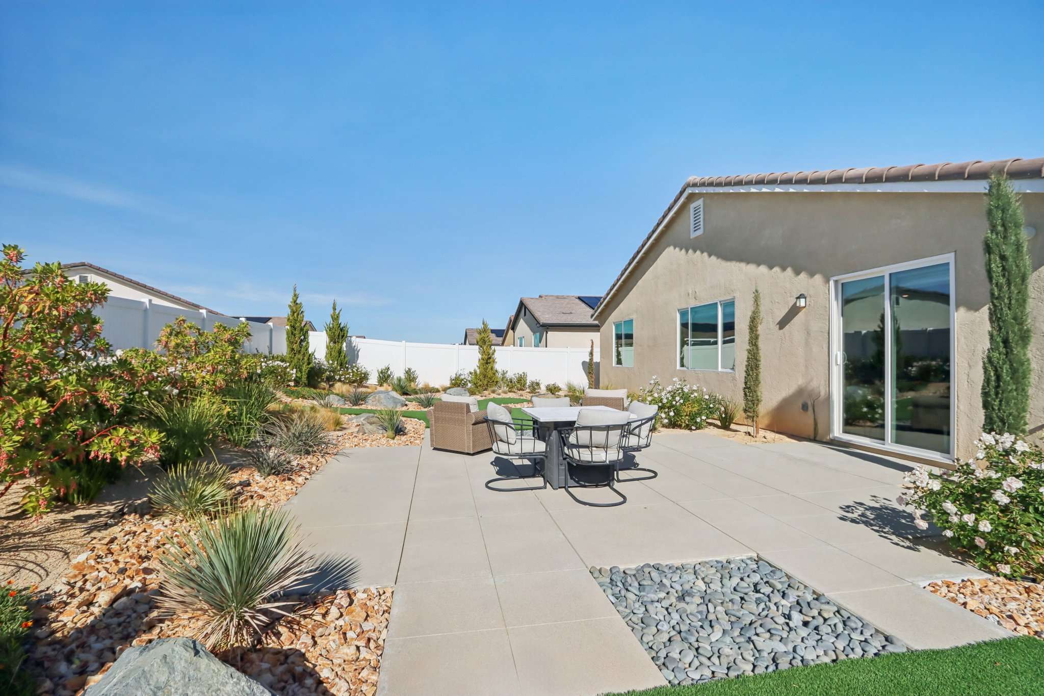 17th St E-S0212-023.jpg