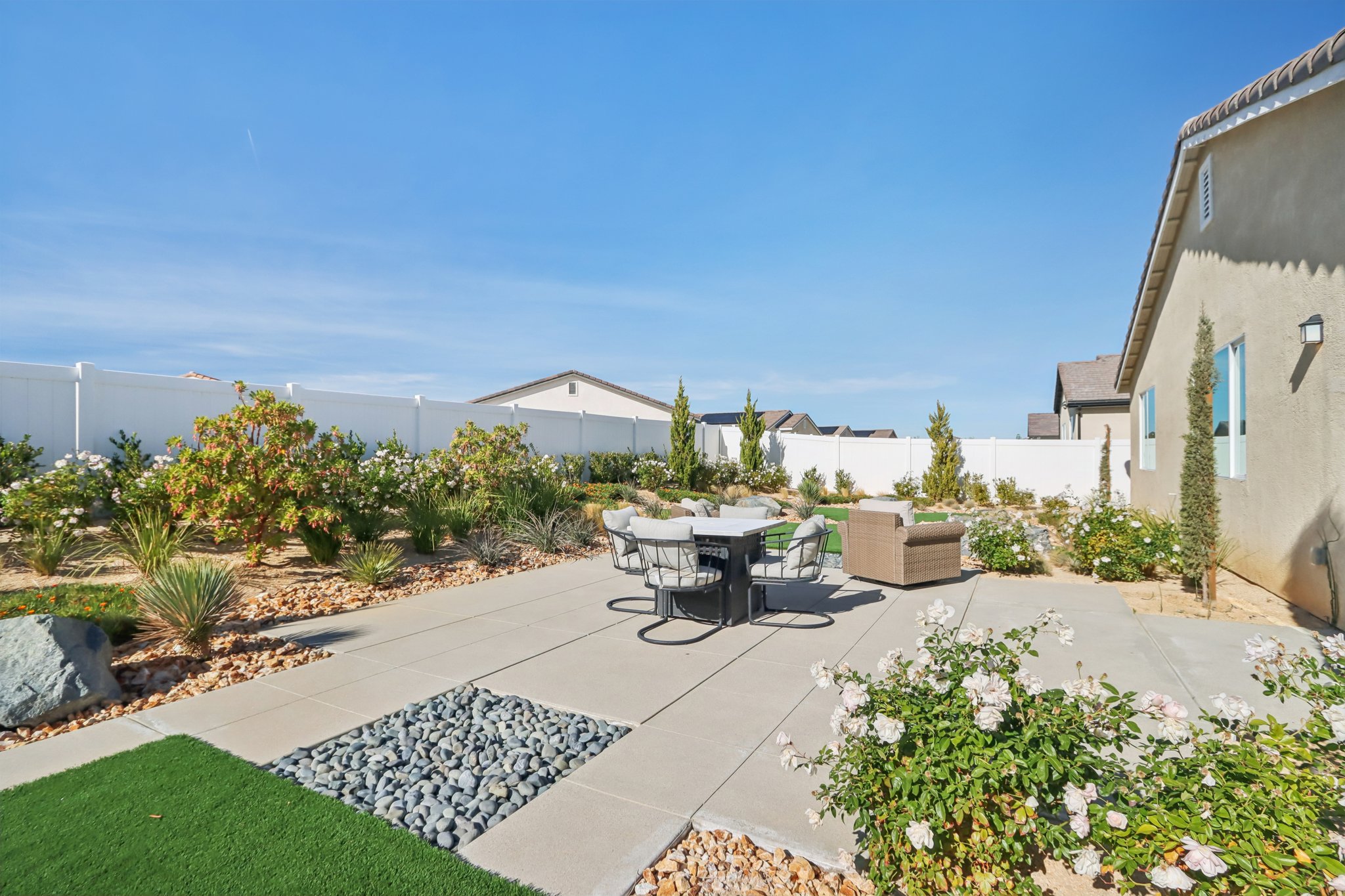 17th St E-S0212-024.jpg