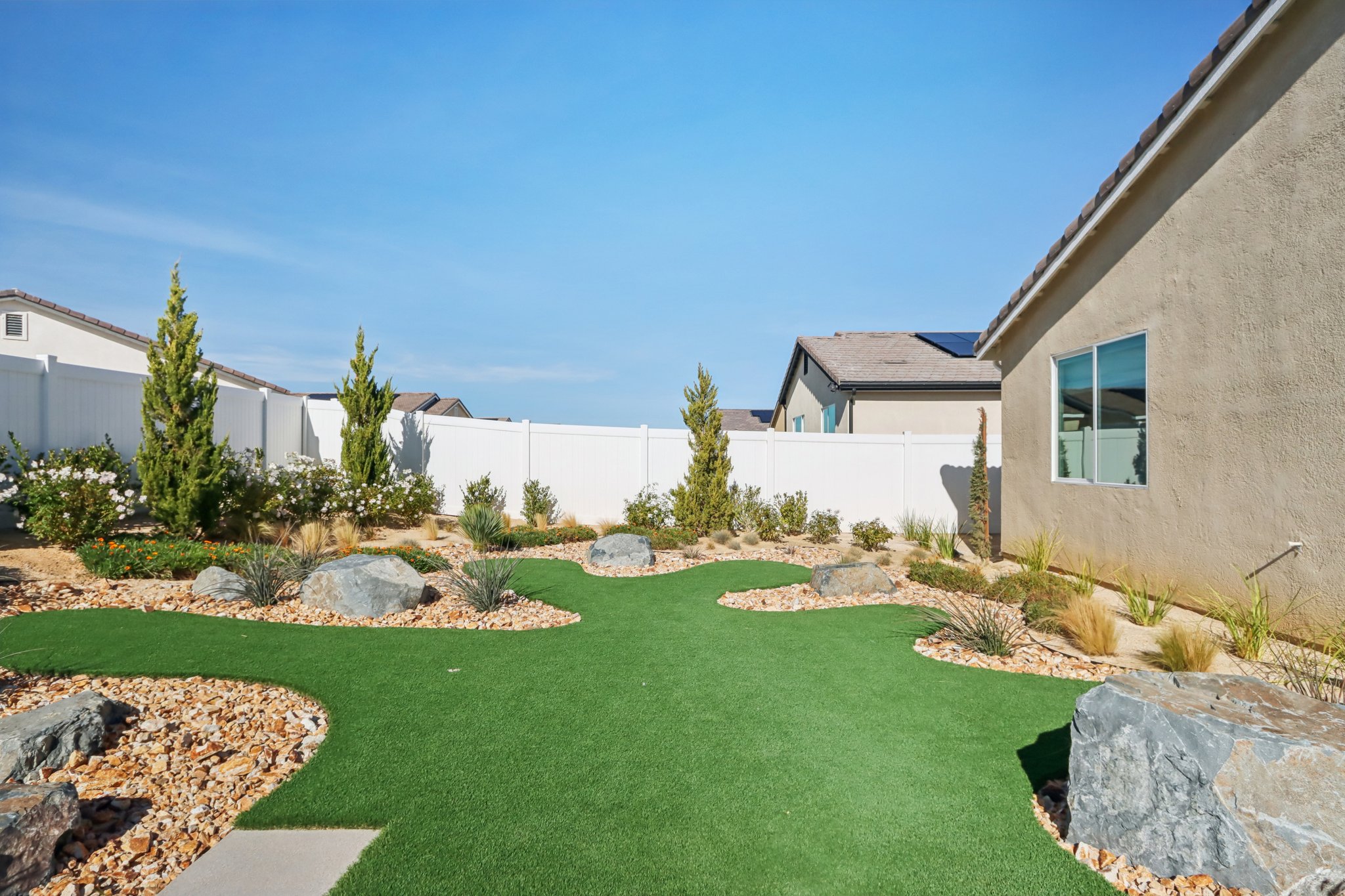 17th St E-S0212-025.jpg