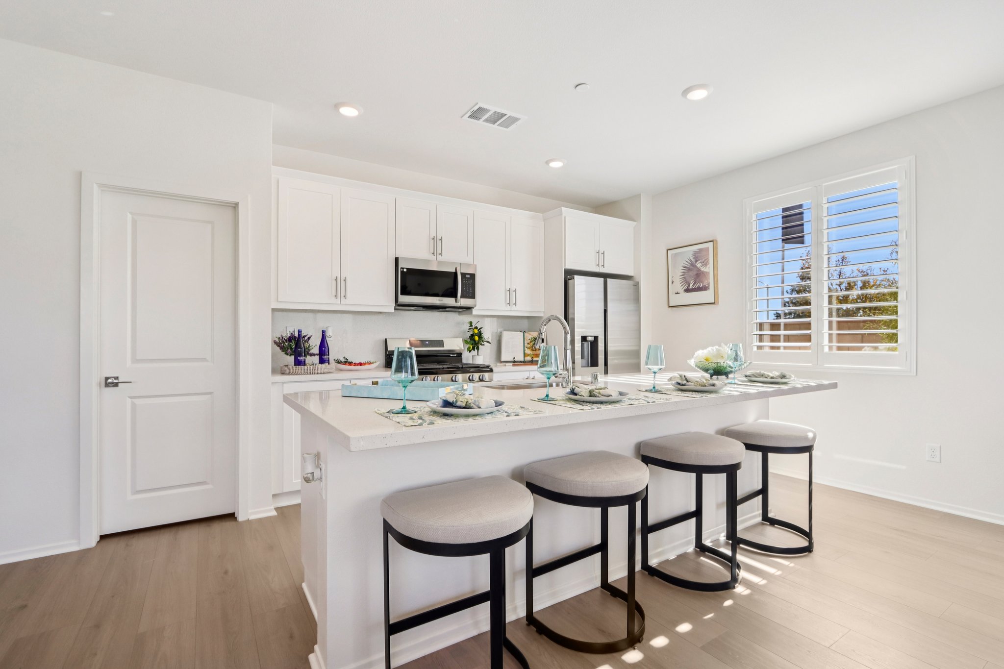 17th St E-S0212-010 (2).jpg