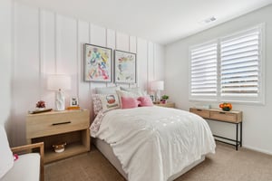 17th St E-S0212-014 (2).jpg