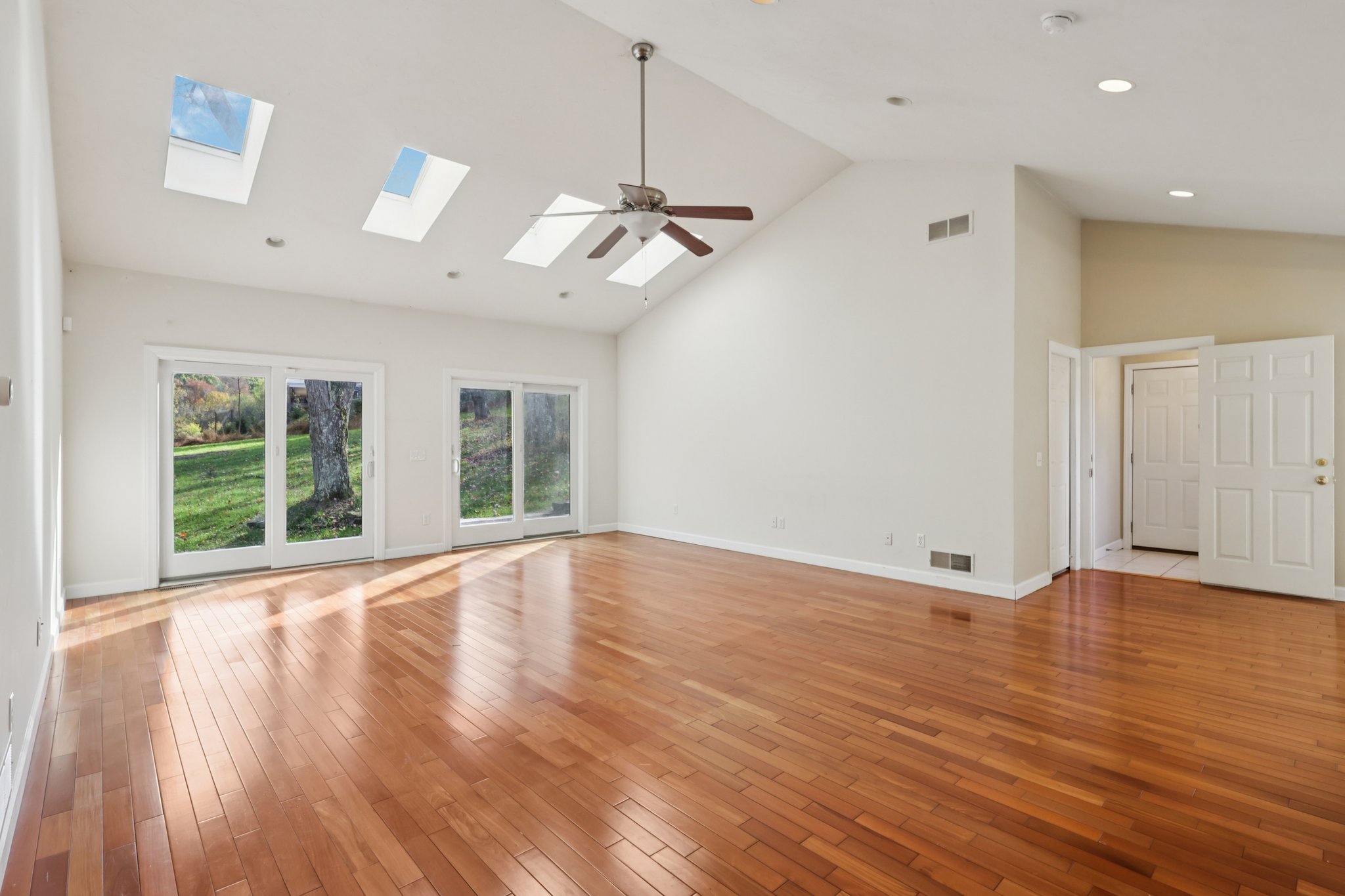 School Rd-S2810-016.jpg