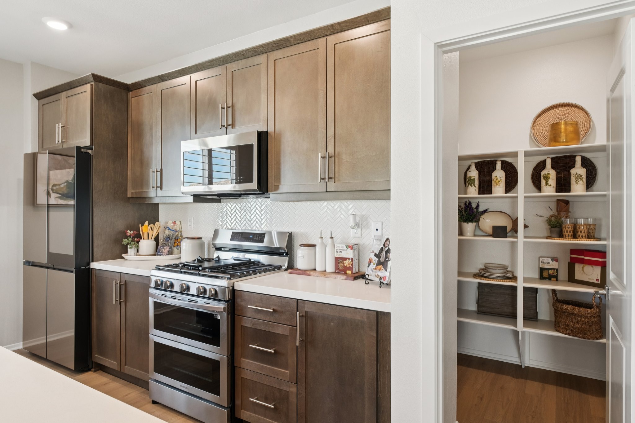 17th St E-S0212-010.jpg