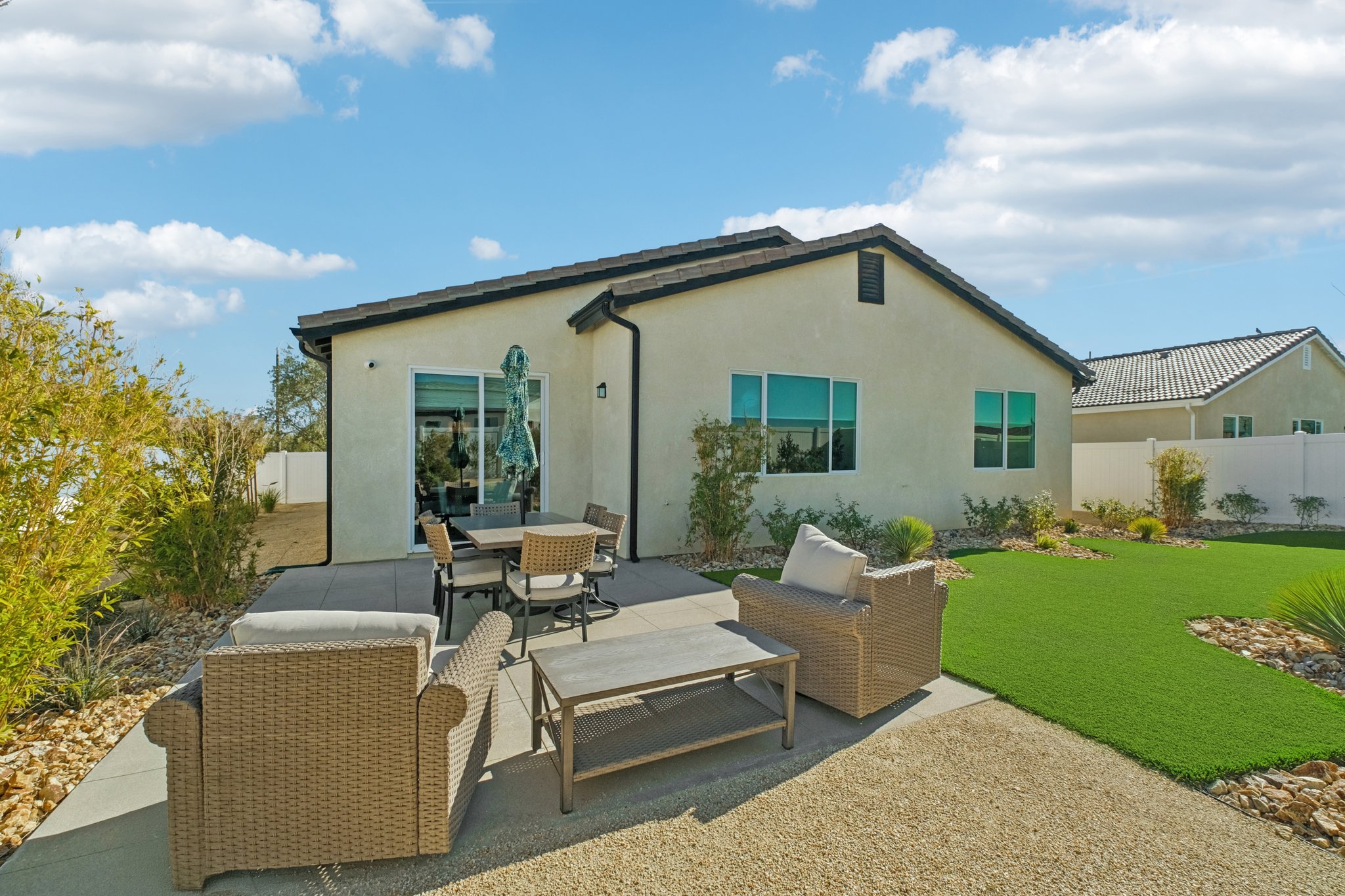 17th St E-S0212-035.jpg