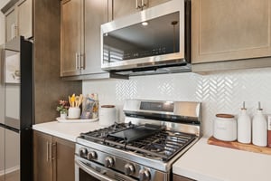 17th St E-S0212-014.jpg